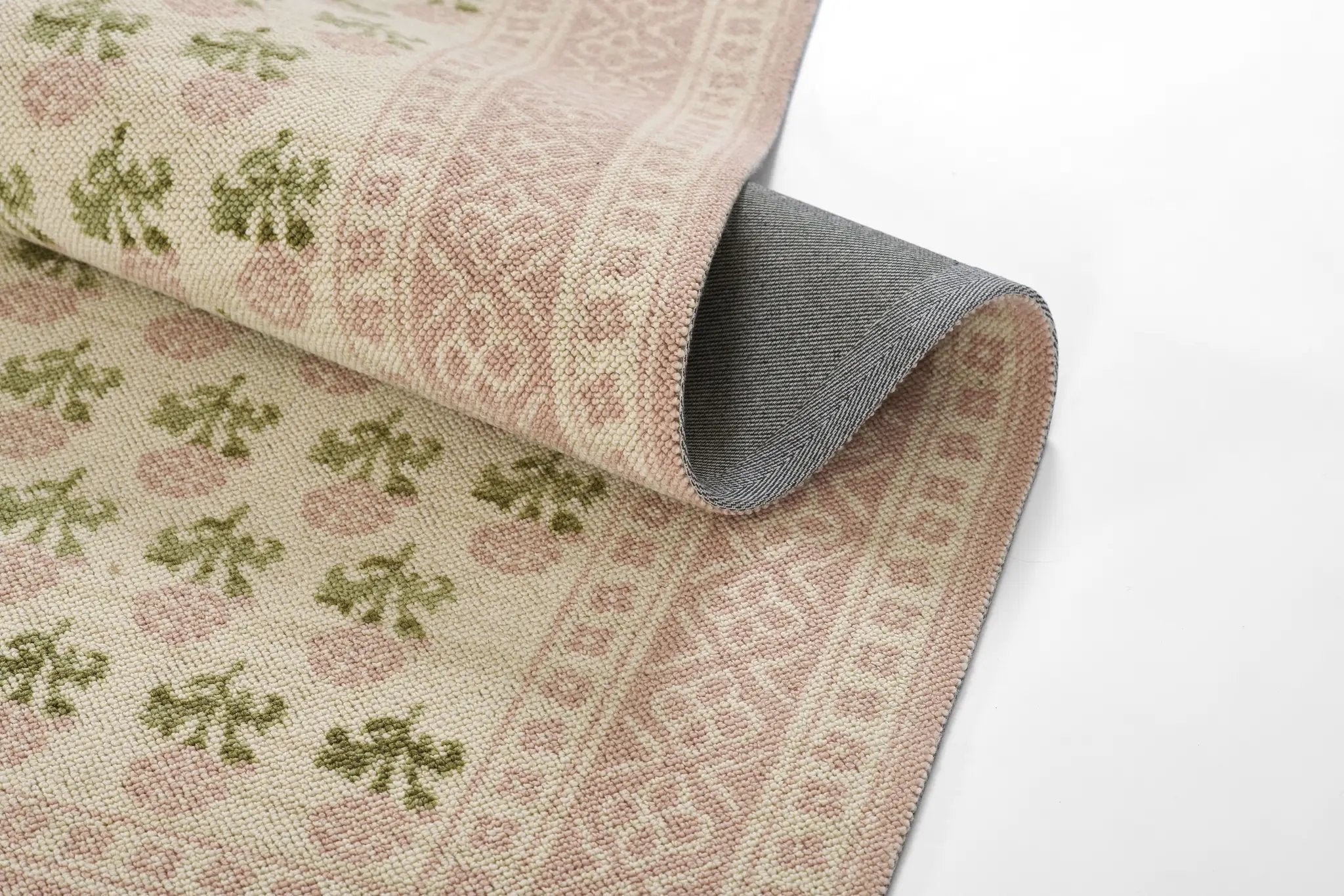 Bibury BIB-3 Pink Area Rug by Momeni
