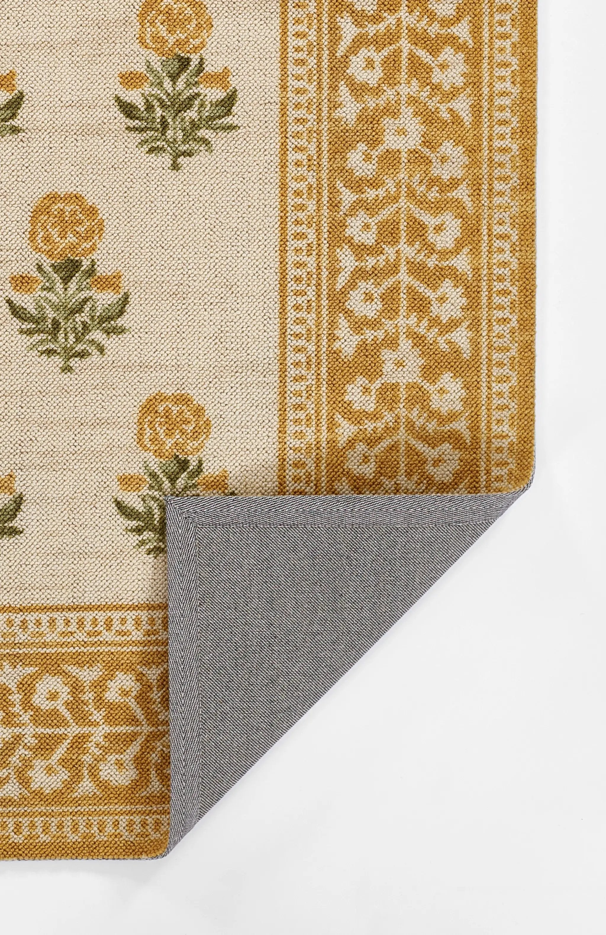 Bibury BIB-4 Gold Area Rug by Momeni