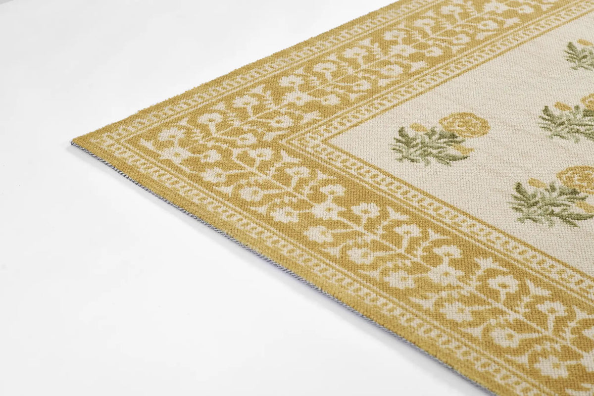 Bibury BIB-4 Gold Area Rug by Momeni