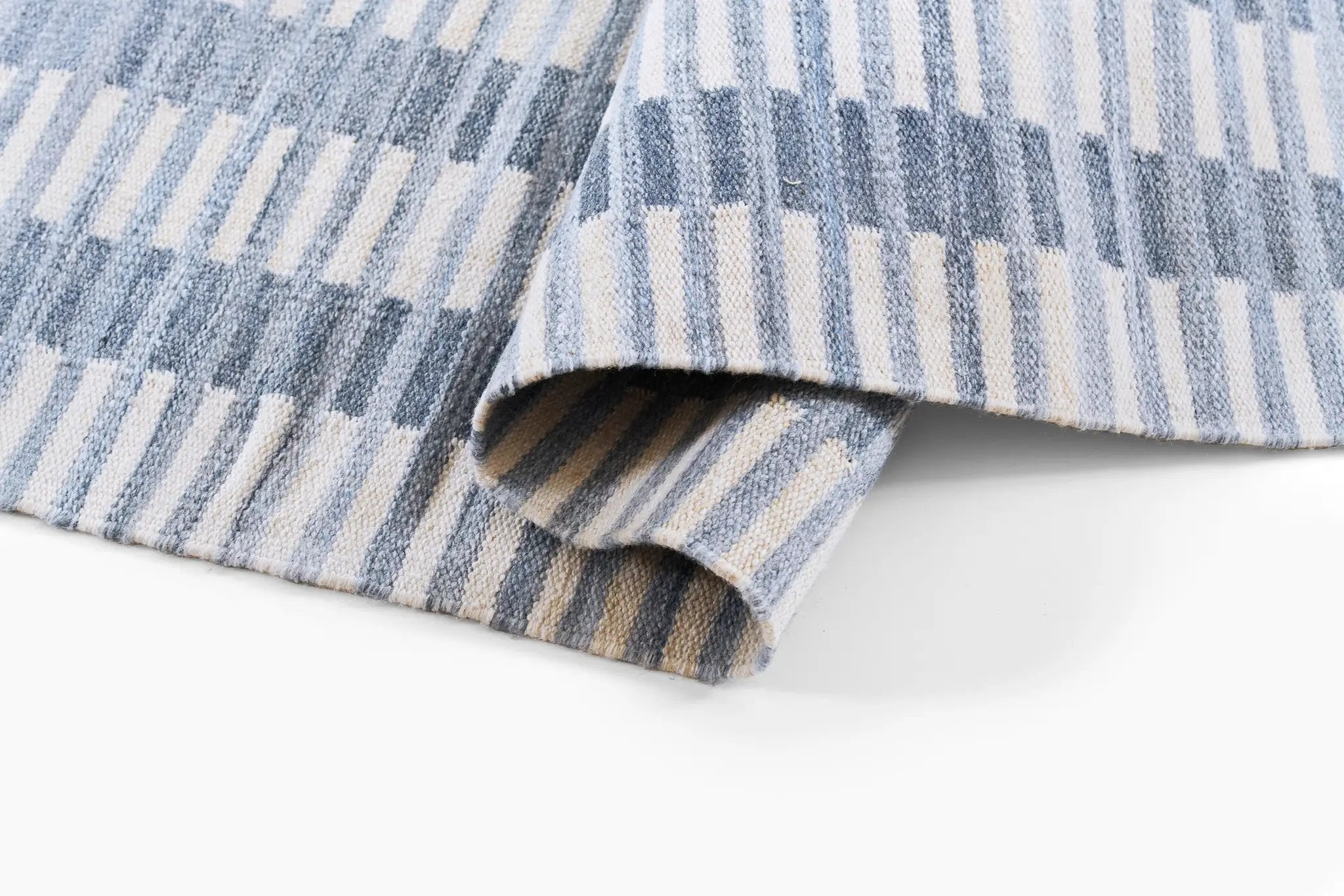 Caicos CAI-2 Blue Area Rug by Momeni