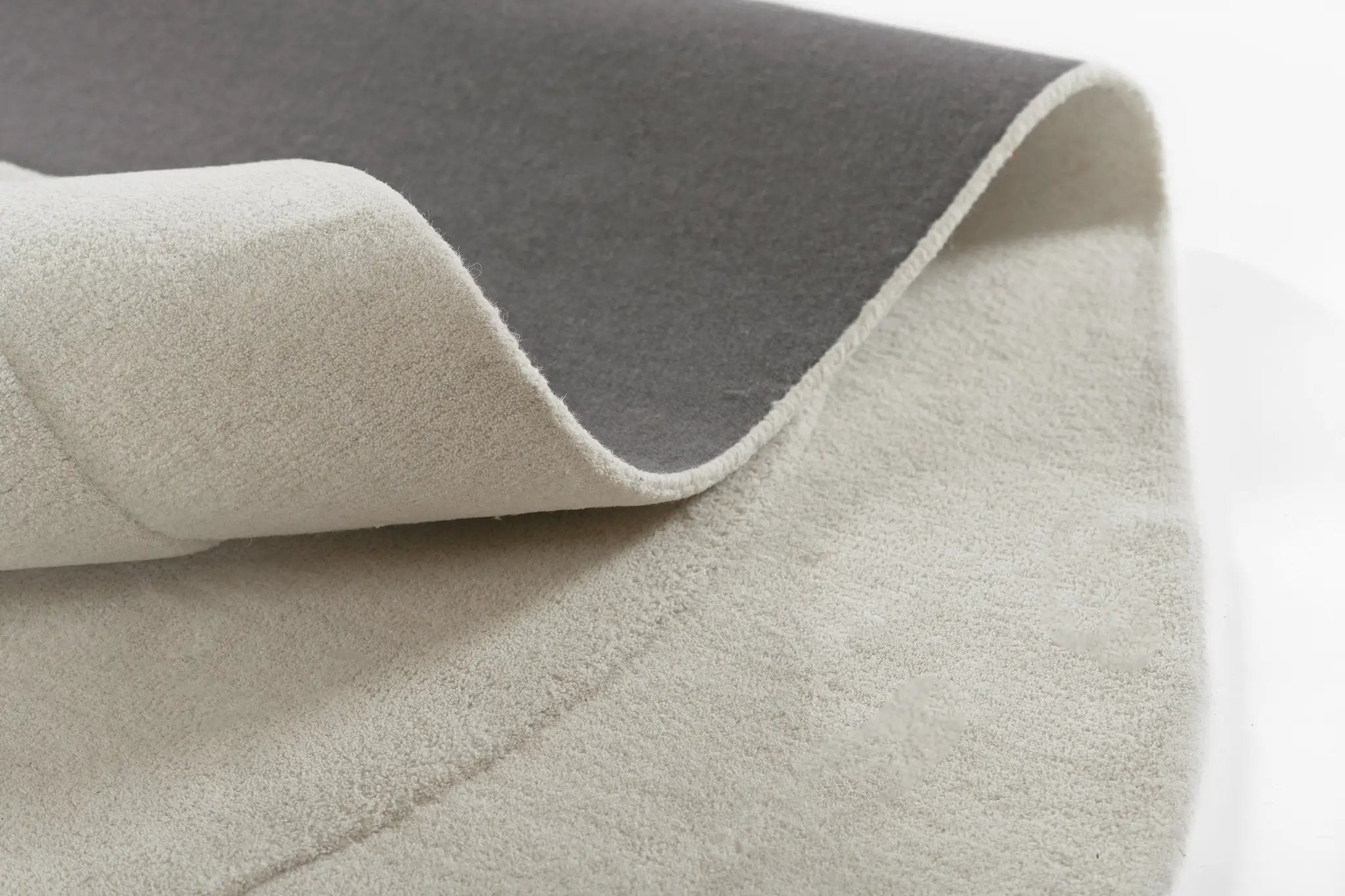 Claude CUD-1 Ivory Area Rug by Momeni