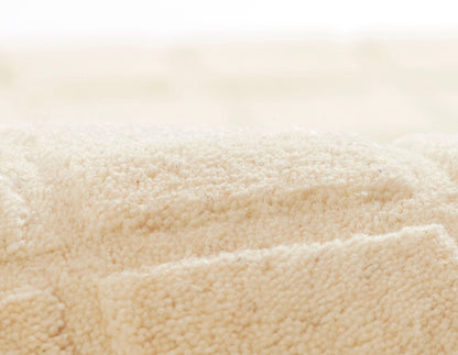 Momeni Contour CON-1 Ivory Hand Woven Area Rug