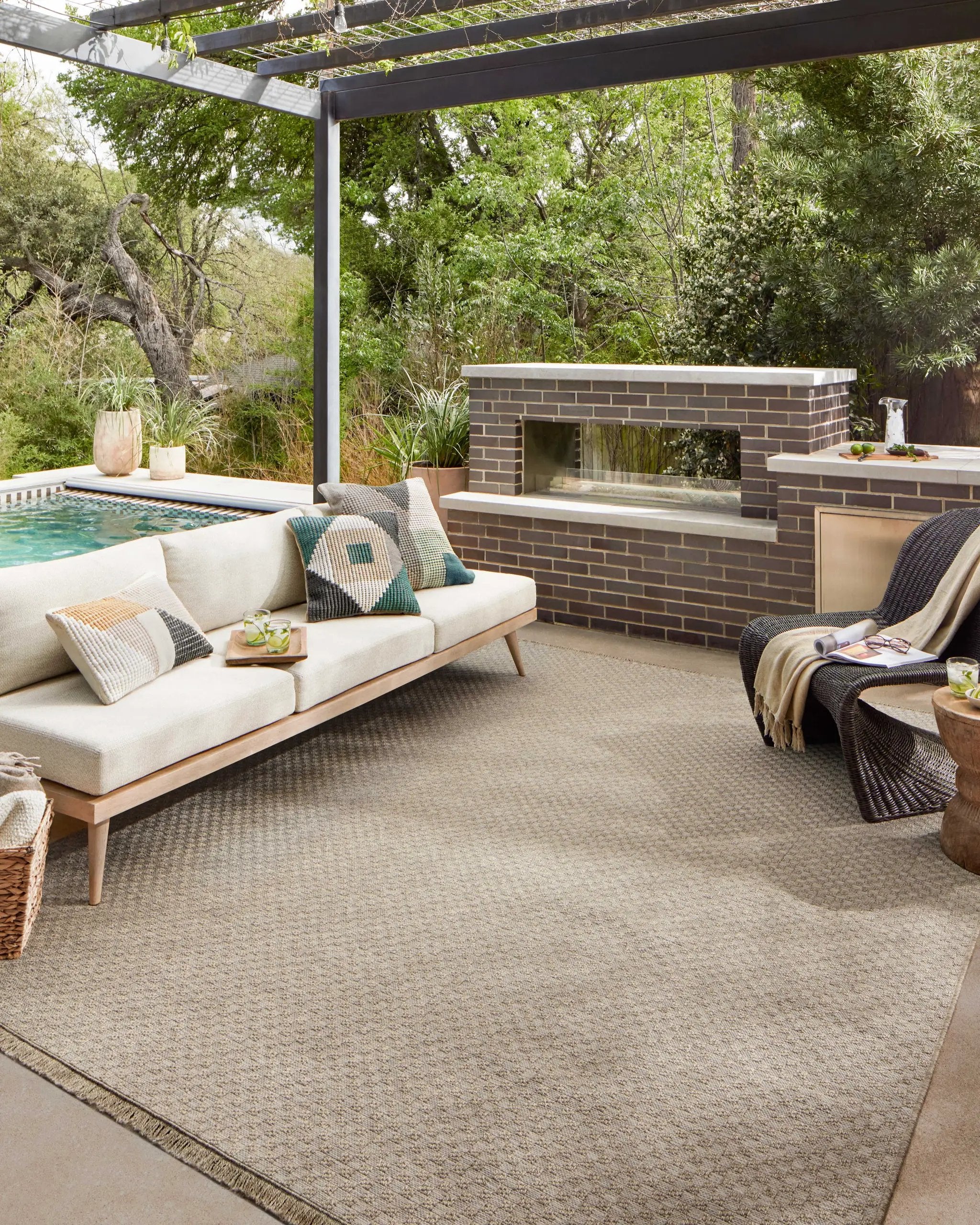 Dawn DAW-02 Natural Area Rug by Loloi