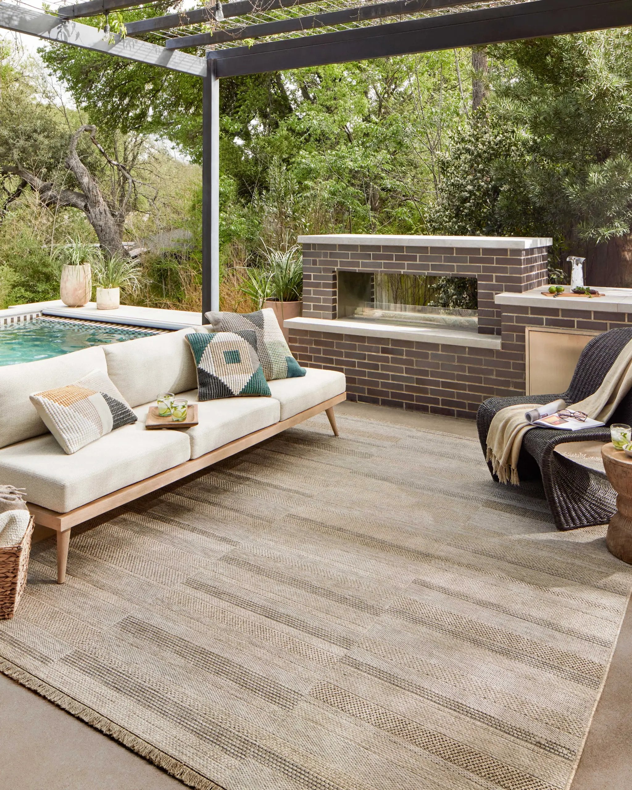 Dawn DAW-03 Natural Area Rug by Loloi