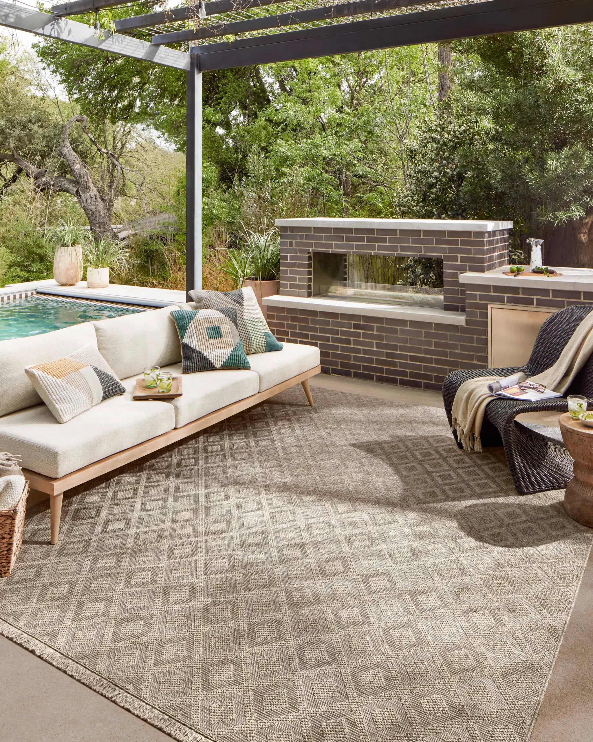 Dawn DAW-07 Natural Area Rug by Loloi