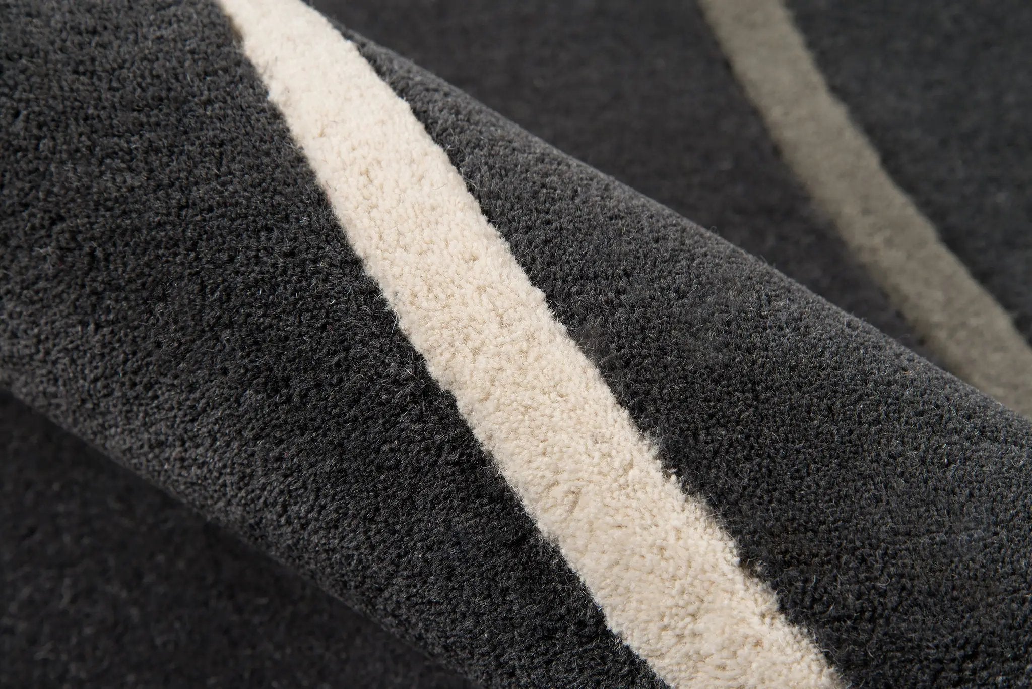 Delhi DL-22 Charcoal Area Rug by Momeni