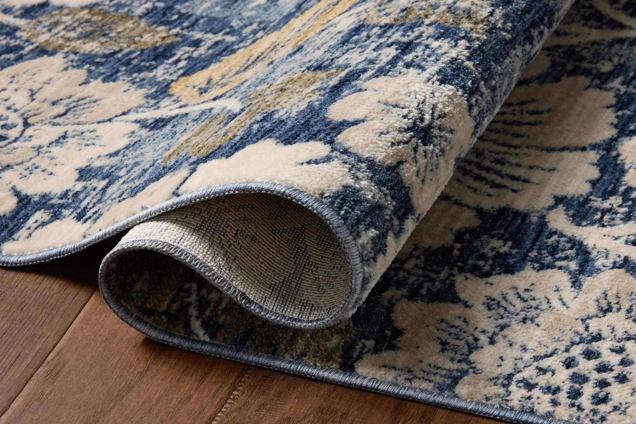 Eileen ELE-03 Denim / Natural Area Rug by Loloi