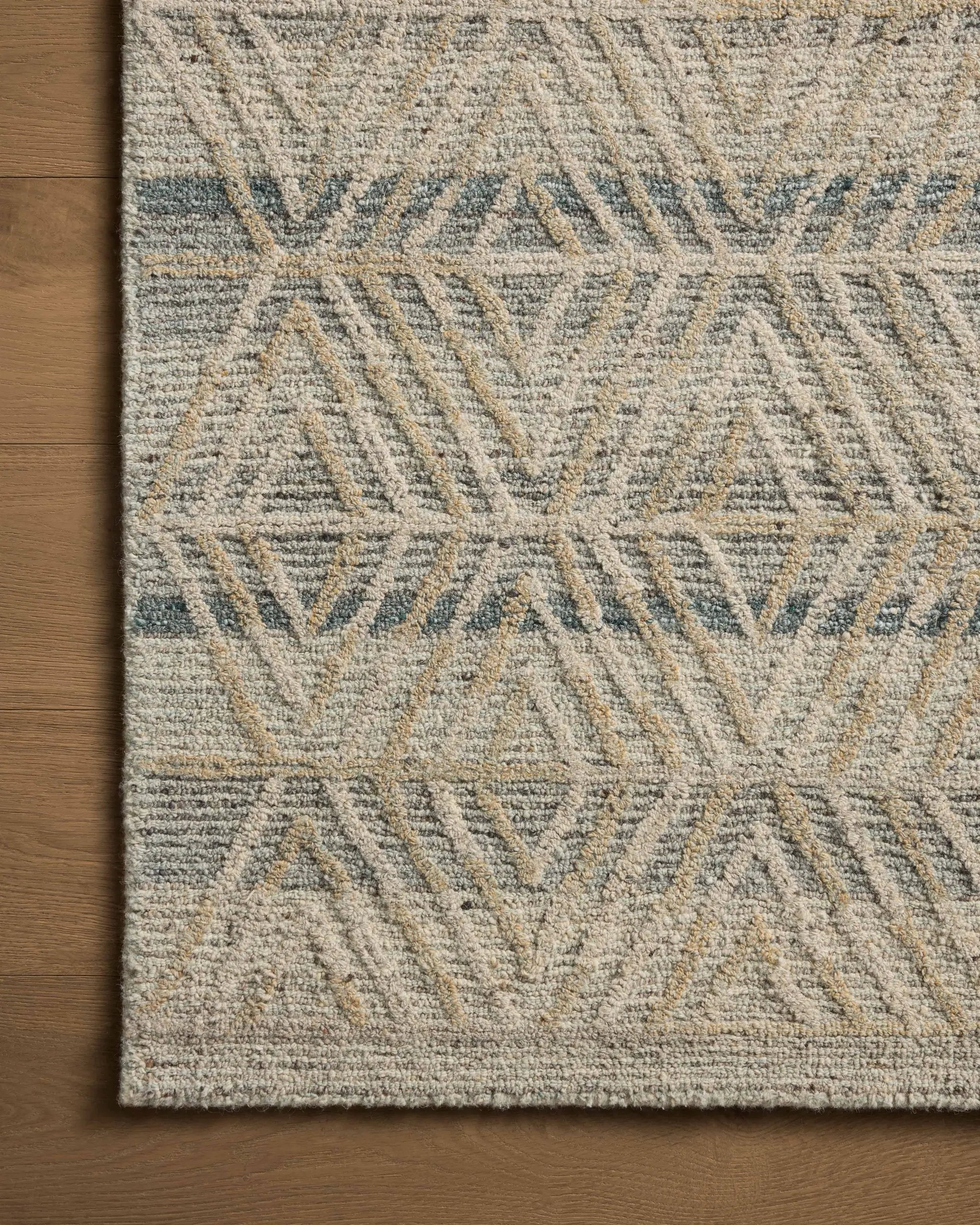 Elias ELA-04 Fog / Natural Area Rug by Loloi