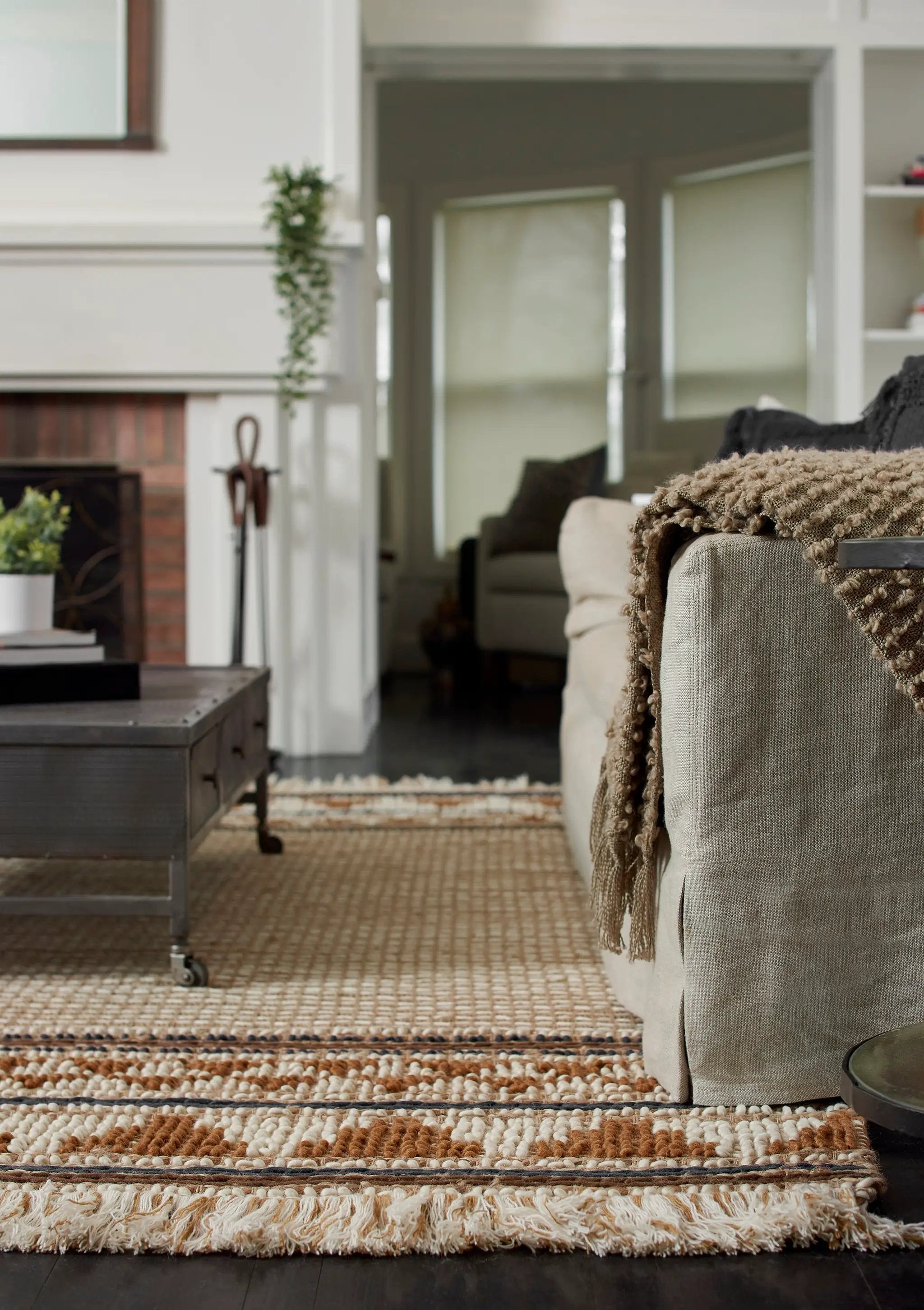 Esme ESM-2 Ivory Area Rug by Momeni