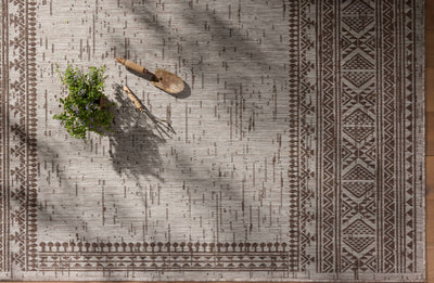 With coffee and gentle dove hues, the Easton ESN-01 Coffee / Dove Area Rug is a power-loomed polypropylene area rug that elevates any room