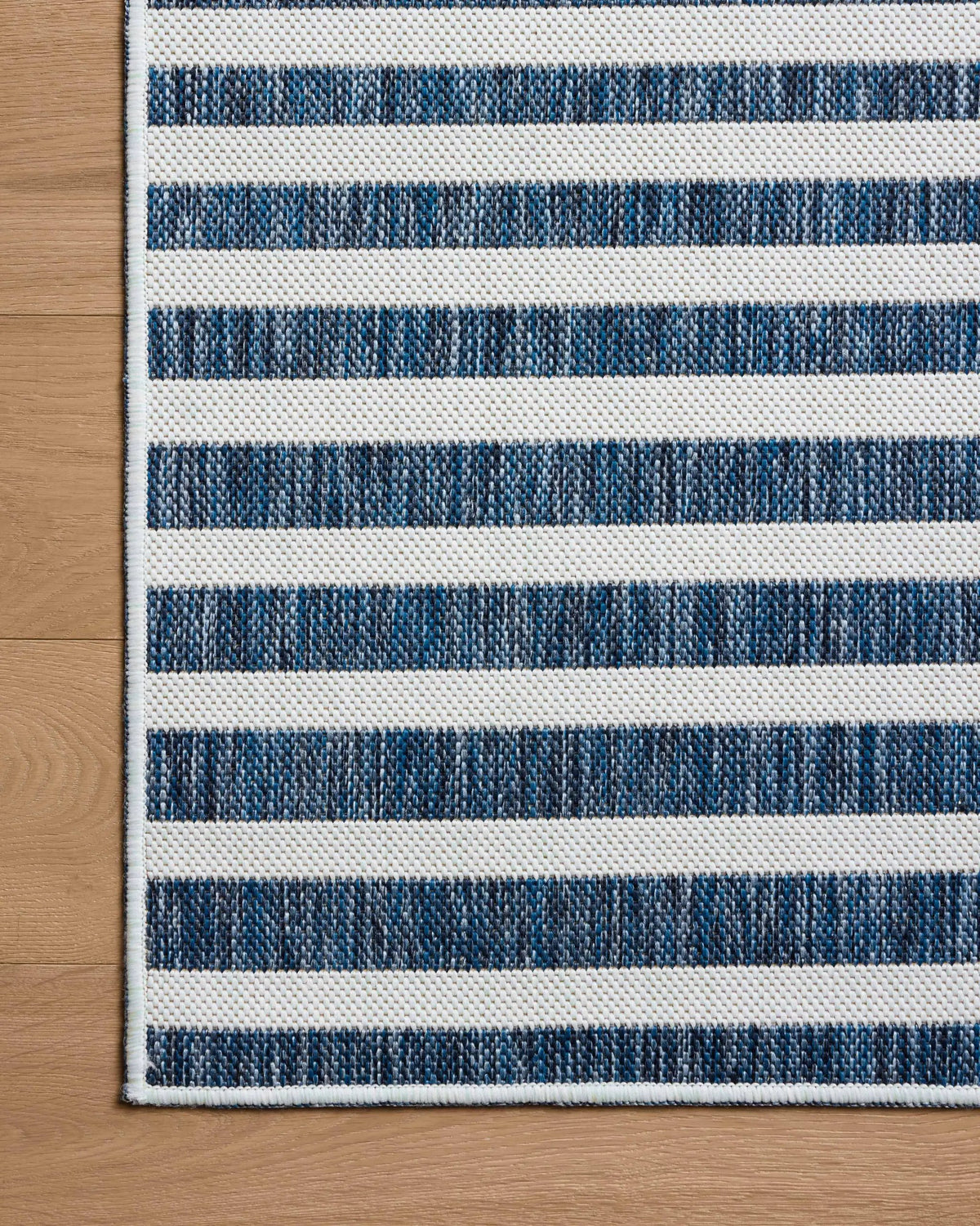 Easton ESN-03 Denim / Ivory Area Rug by Loloi