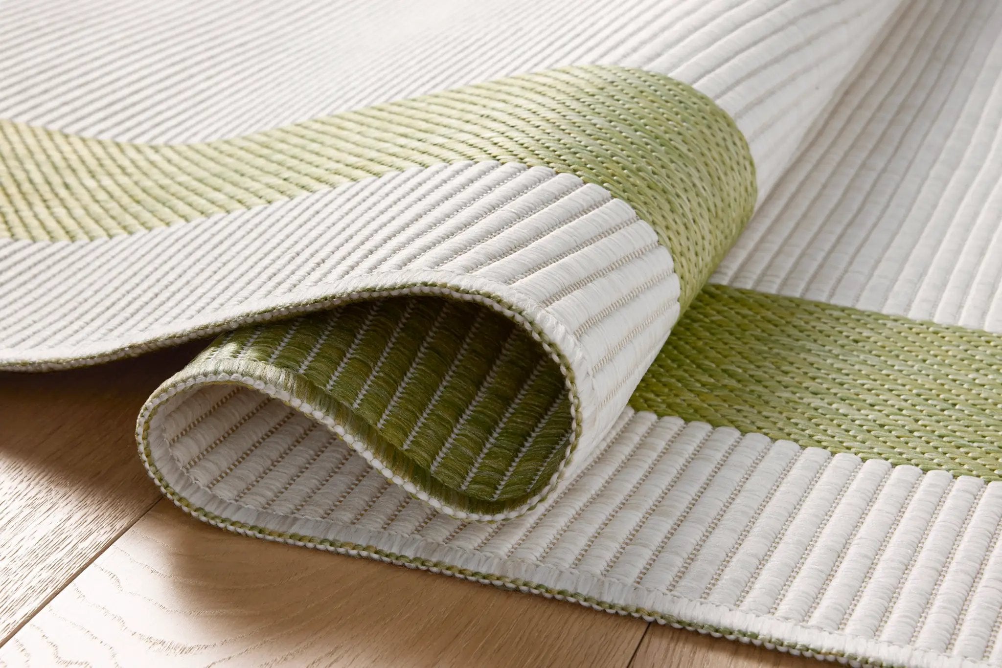 Easton ESN-07 Green / Ivory Area Rug by Loloi