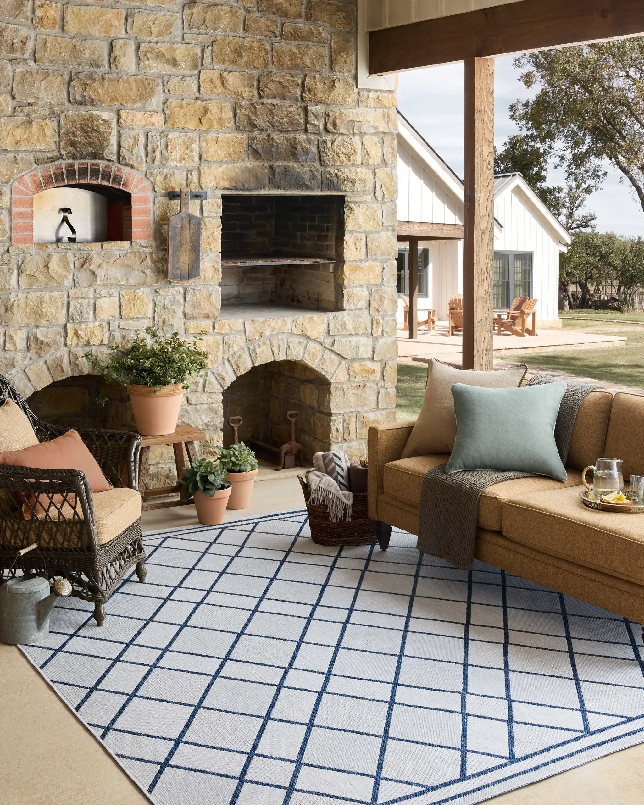 Easton ESN-08 Ivory / Denim Area Rug by Loloi