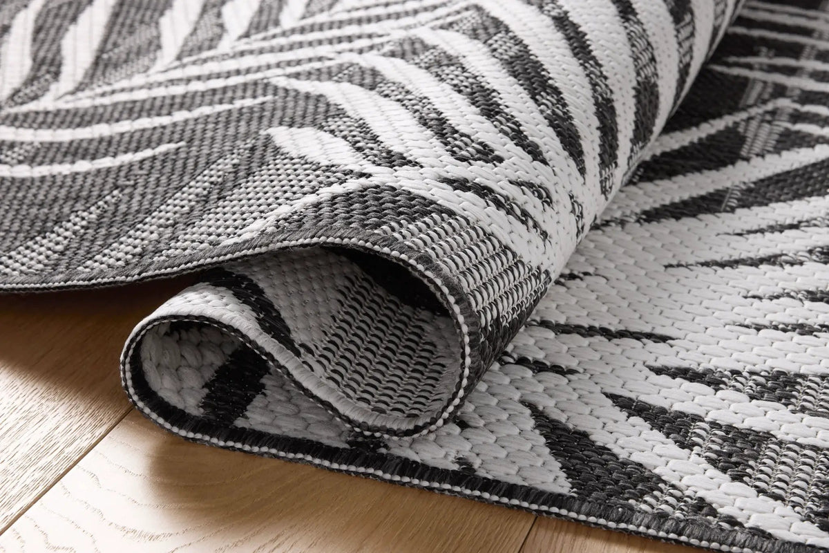 Easton ESN-09 Ivory / Onyx Area Rug by Loloi