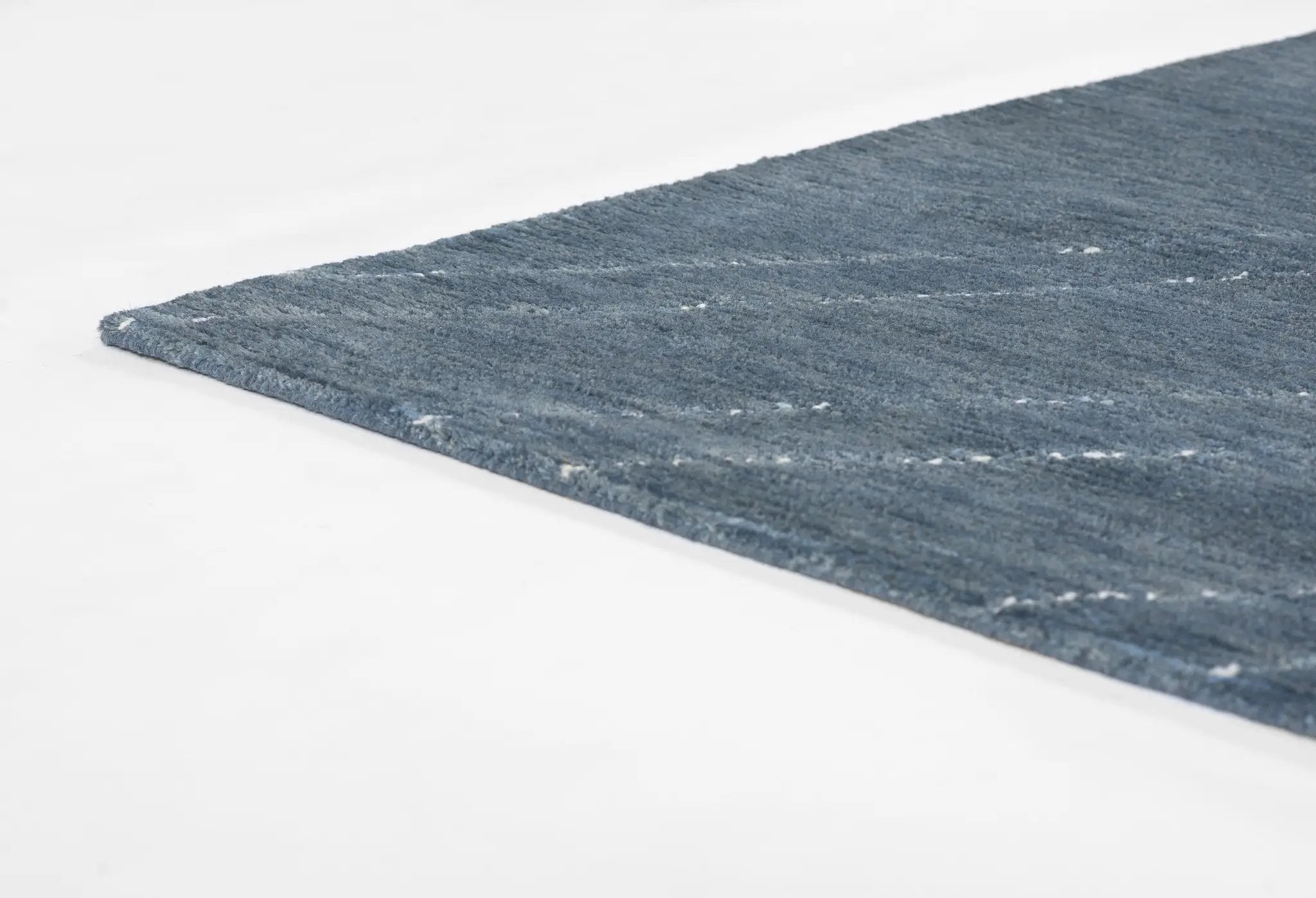 Everett EVT-4 Blue Area Rug by Momeni