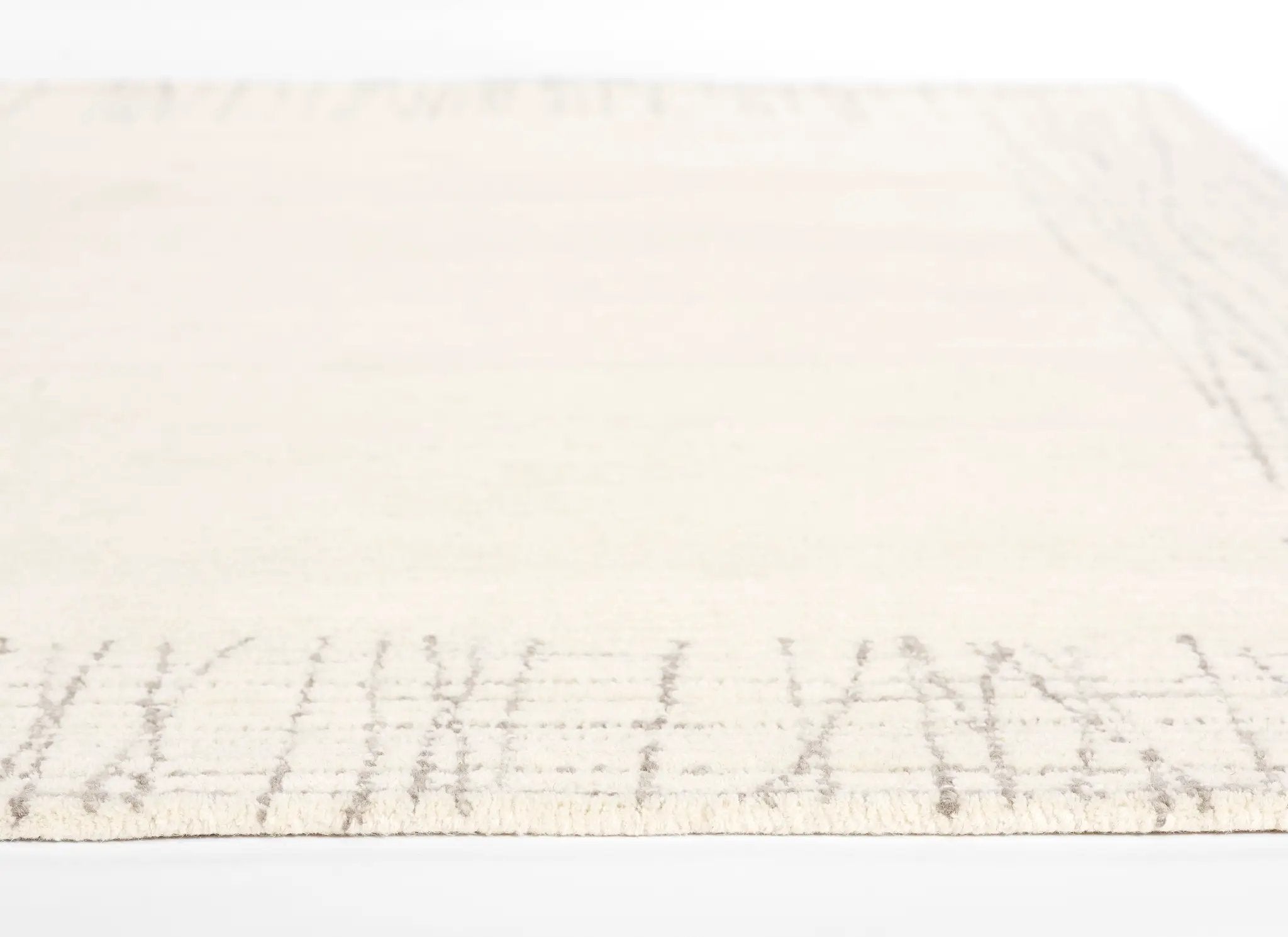Everett EVT-7 Ivory Area Rug by Momeni