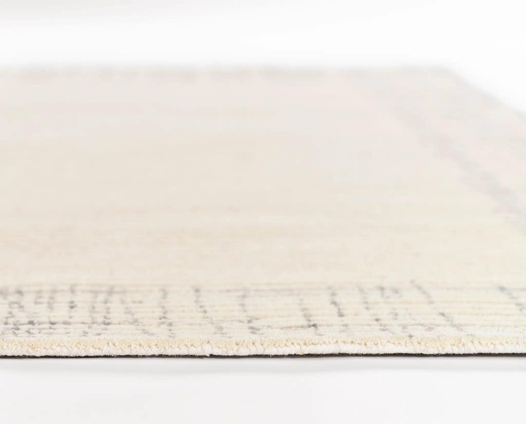 Everett EVT-7 Ivory Area Rug by Momeni