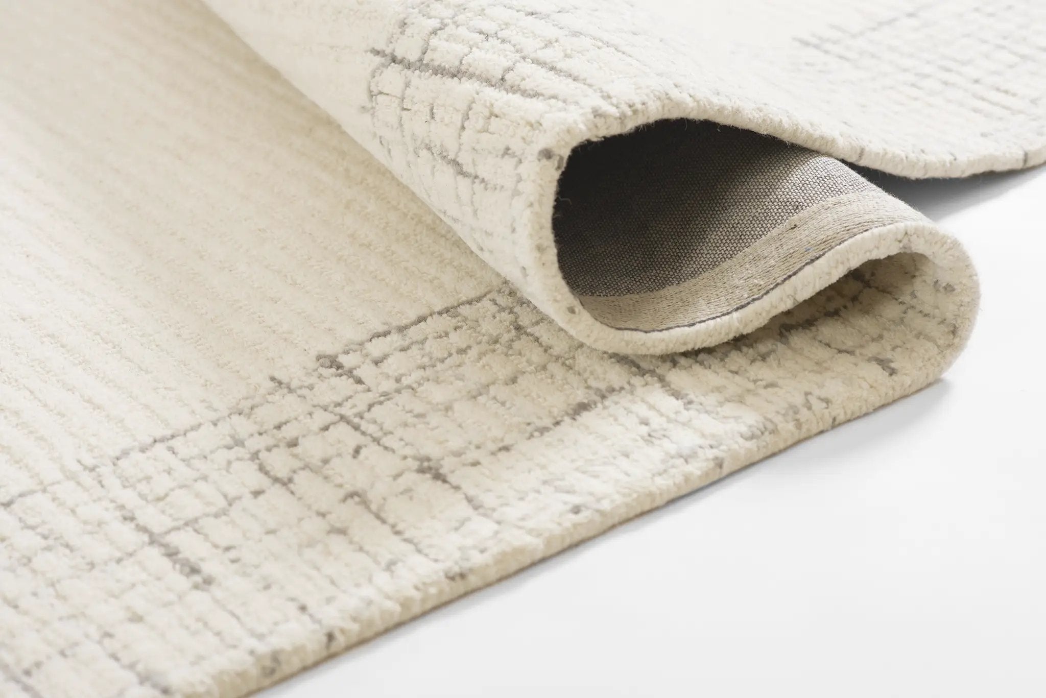 Everett EVT-7 Ivory Area Rug by Momeni