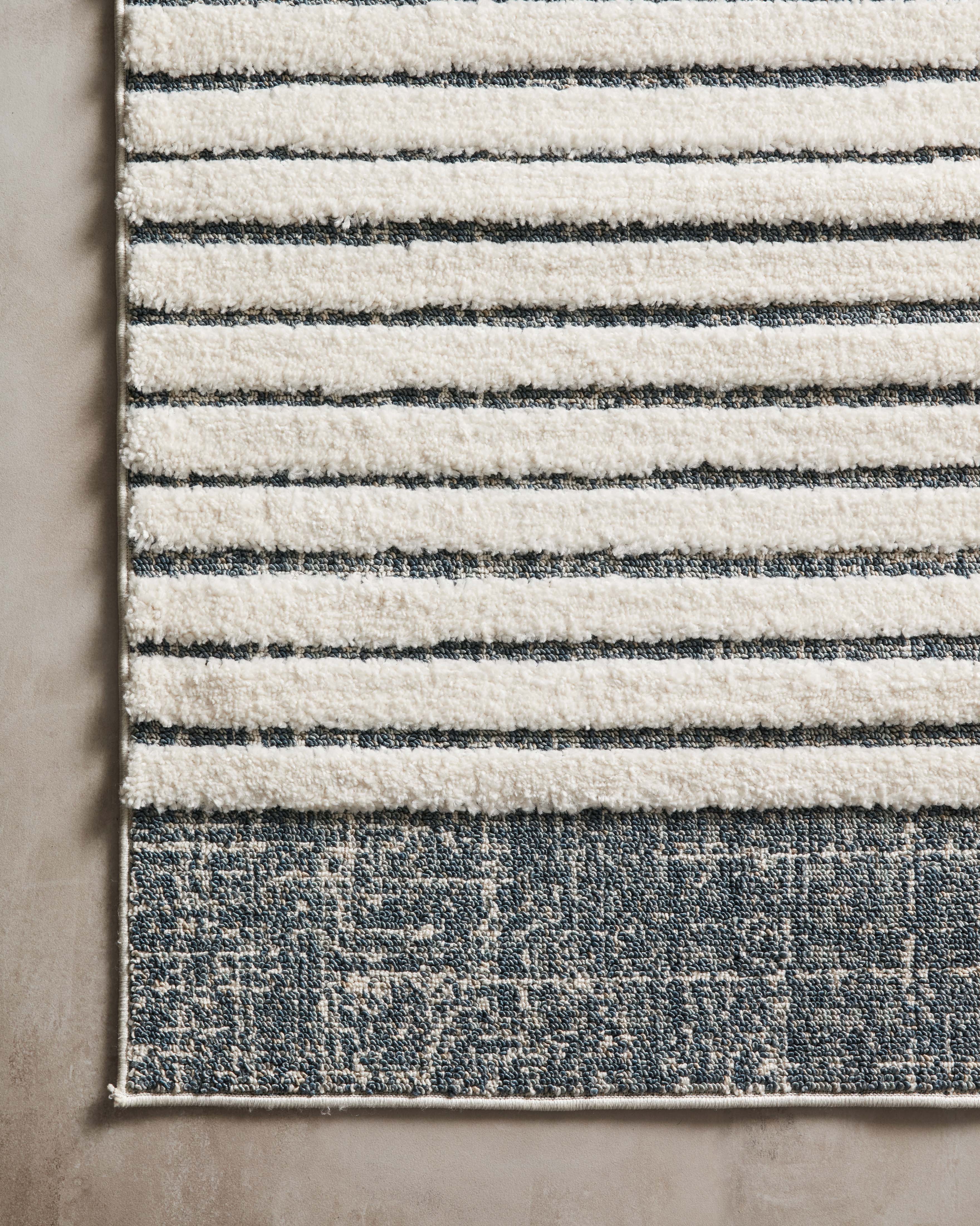 Loloi Hagen HAG-01 White / Ocean Area Rug