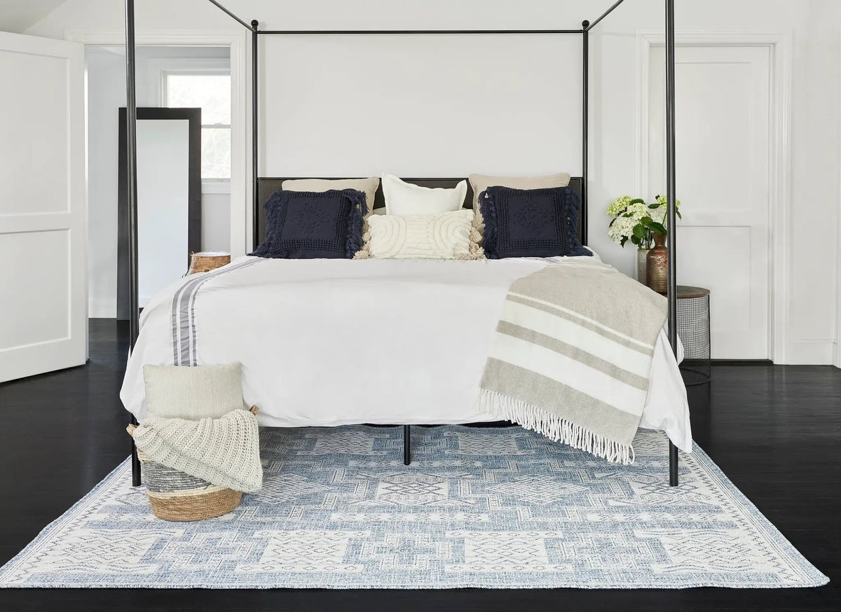 Hampton HAM-10 Blue Area Rug by Momeni