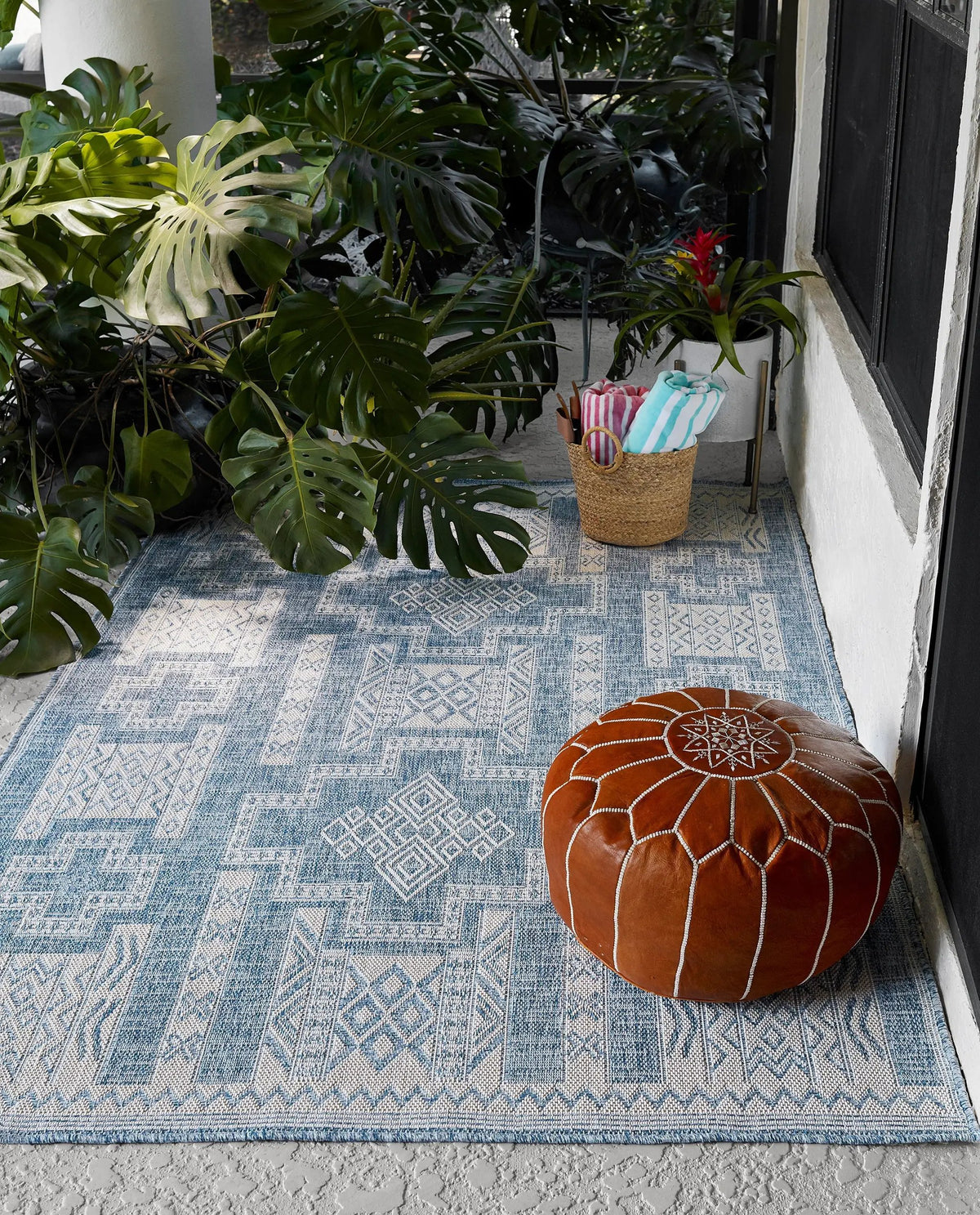 Hampton HAM-10 Blue Area Rug by Momeni