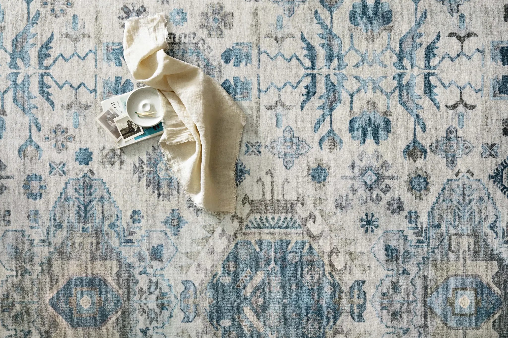 Heidi HEI-04 Ivory / Ocean Area Rug by Loloi