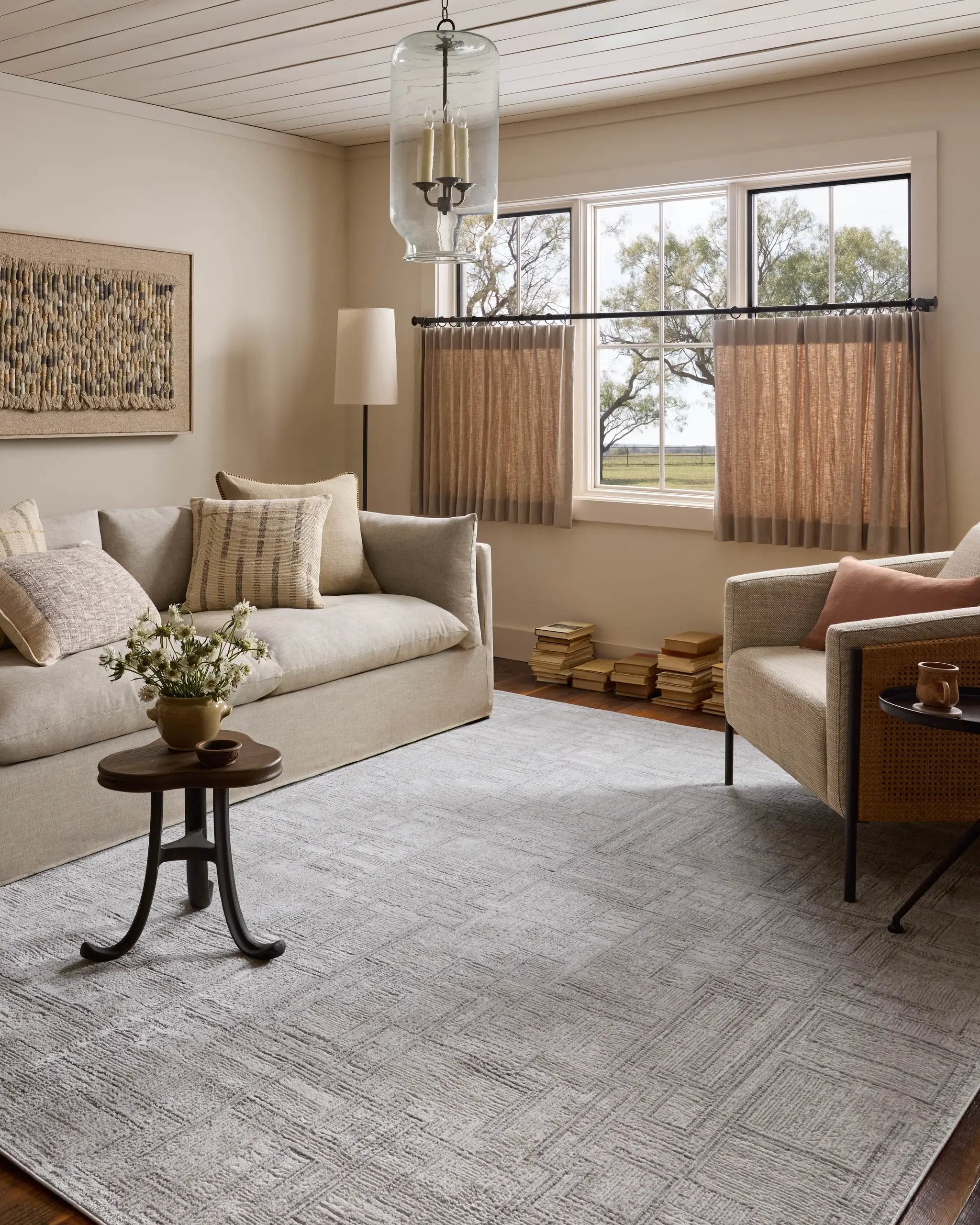 Hollis HOL-01 Grey / Ivory Area Rug by Loloi