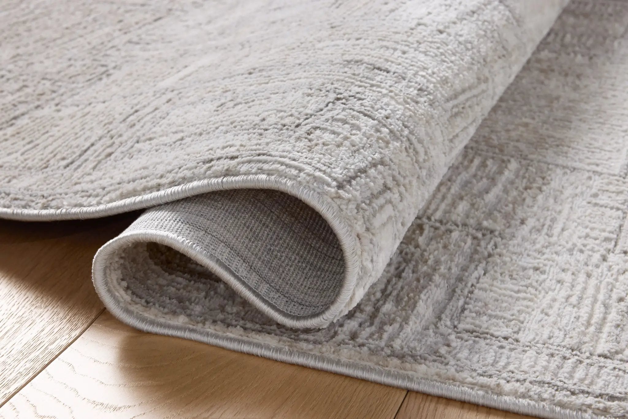 Hollis HOL-01 Grey / Ivory Area Rug by Loloi