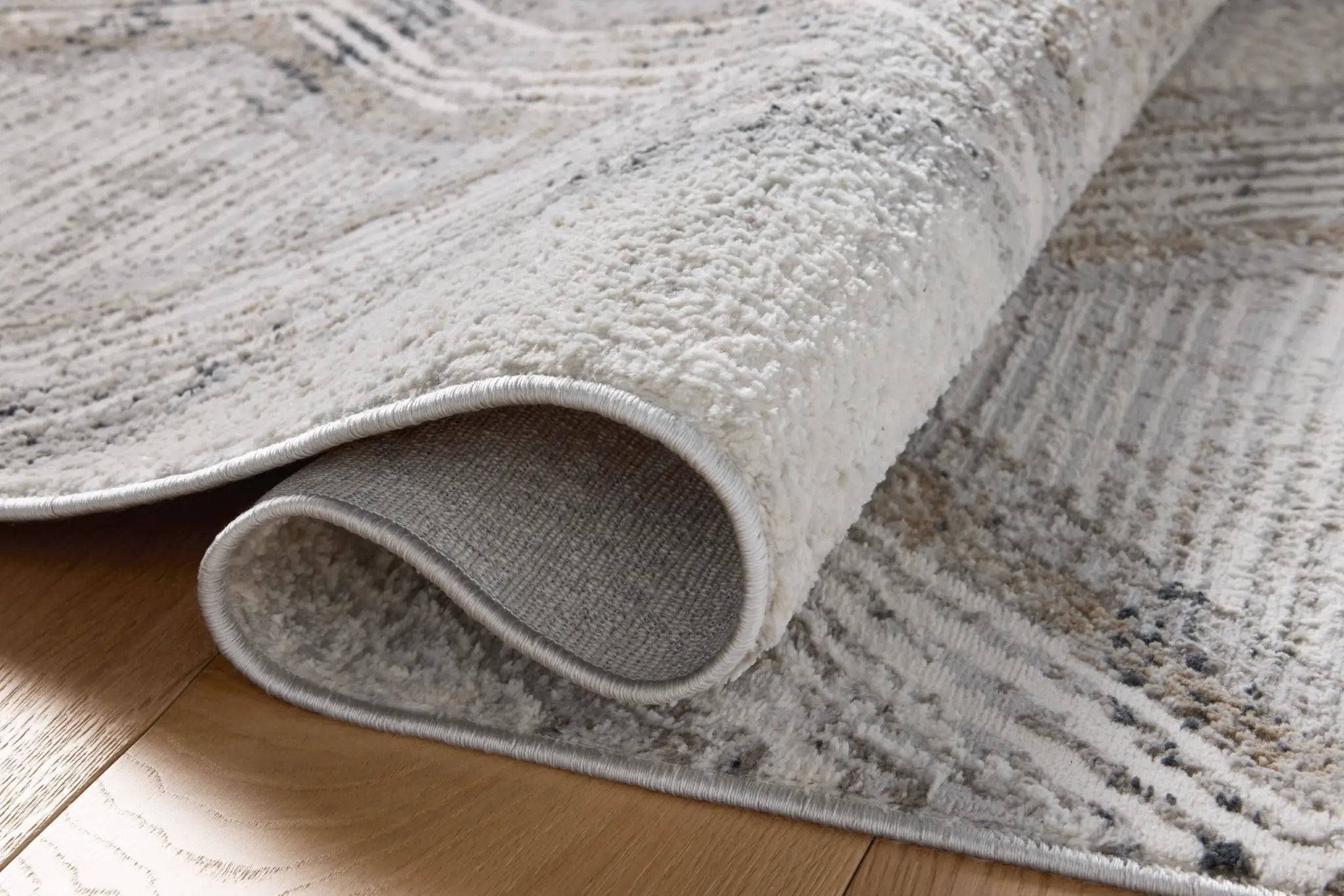 Hollis HOL-05 Mist / Natural Area Rug by Loloi