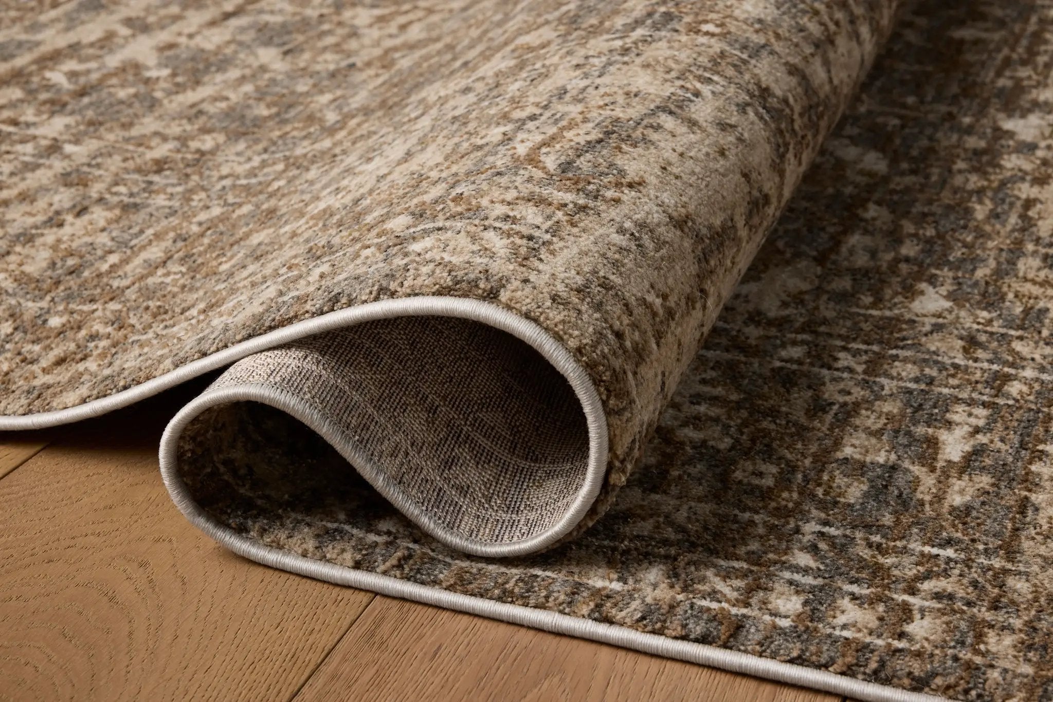 Haywood HYD-01 Granite / Natural Area Rug by Loloi