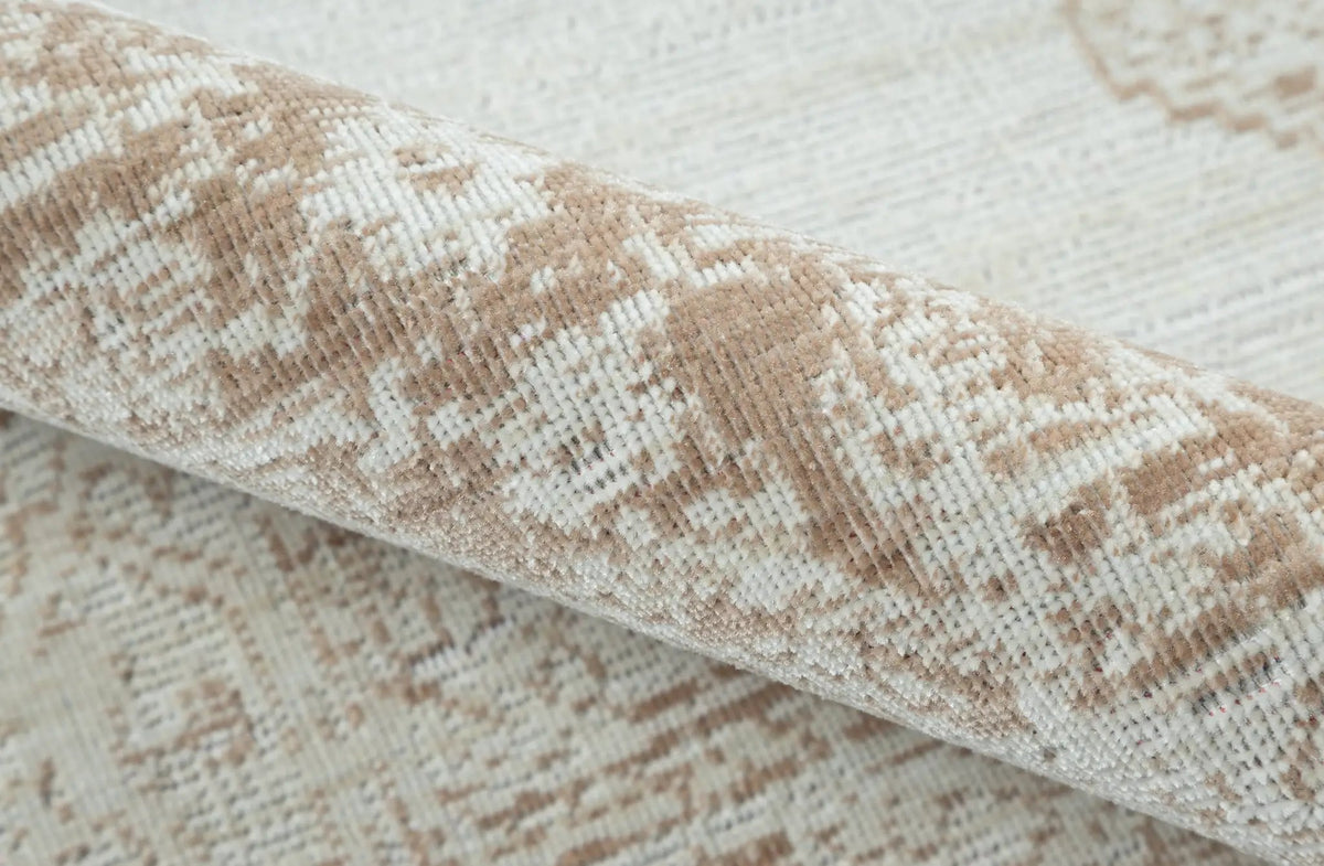 Isabella ISA-10 Brown Area Rug by Momeni