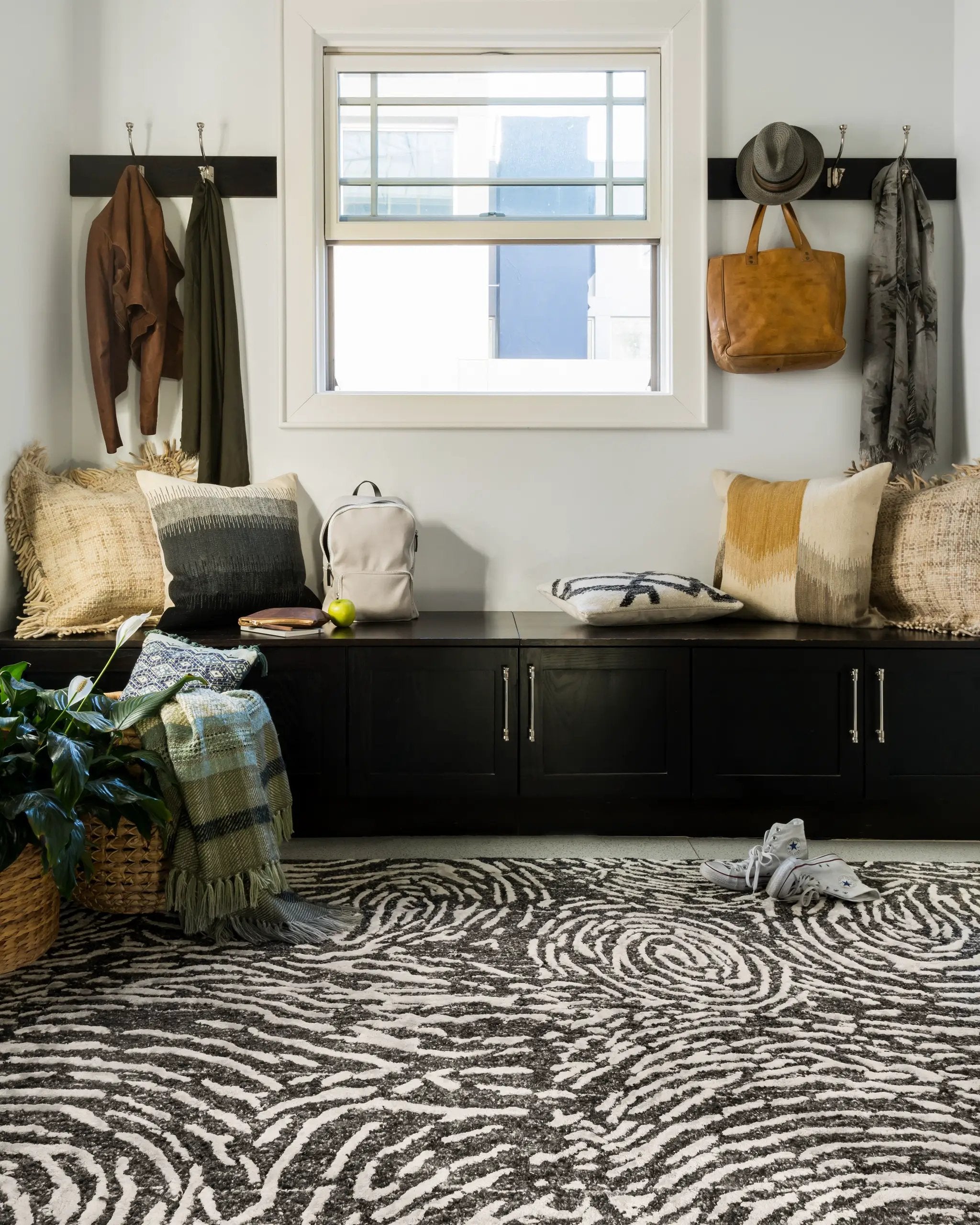 Juneau JY-04 Charcoal / Silver Area Rug by Loloi