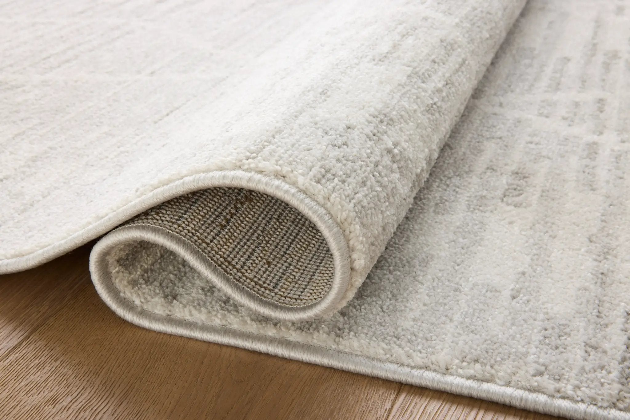 Kamala KAM-02 Ivory / Silver Area Rug by Loloi