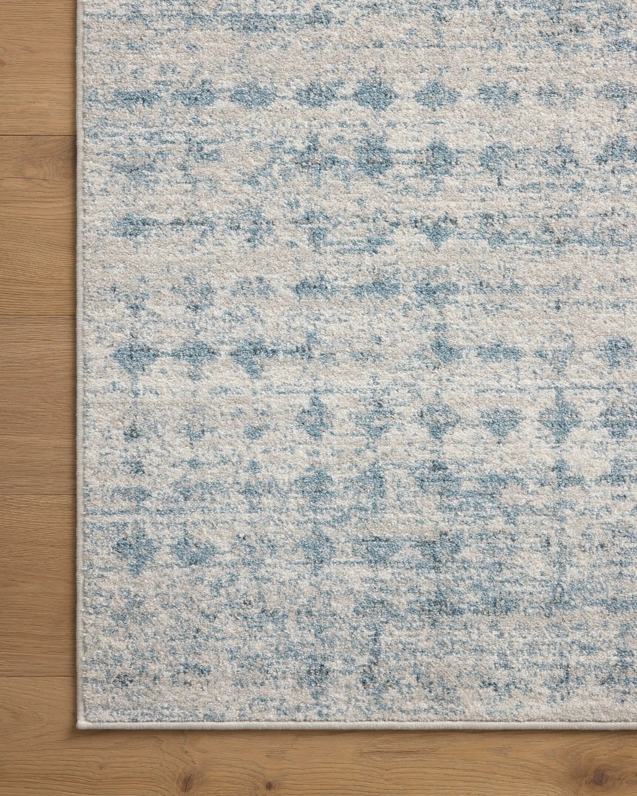 Kamala KAM-04 Sky / Dove Area Rug by Loloi