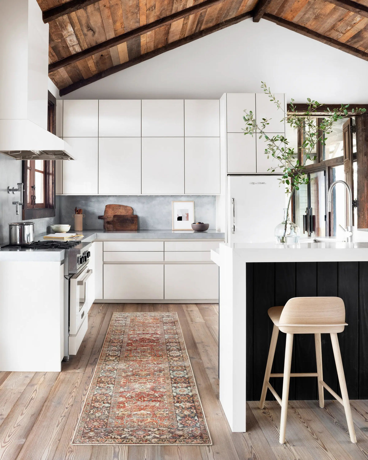 Layla LAY-02 Spice / Marine Area Rug by Loloi