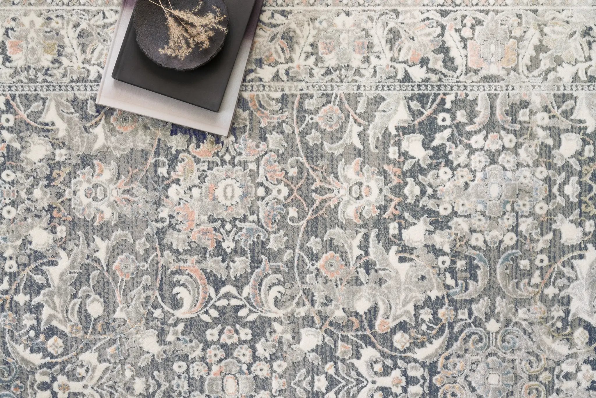 Lucia LUC-04 Grey / Mist Area Rug by Loloi