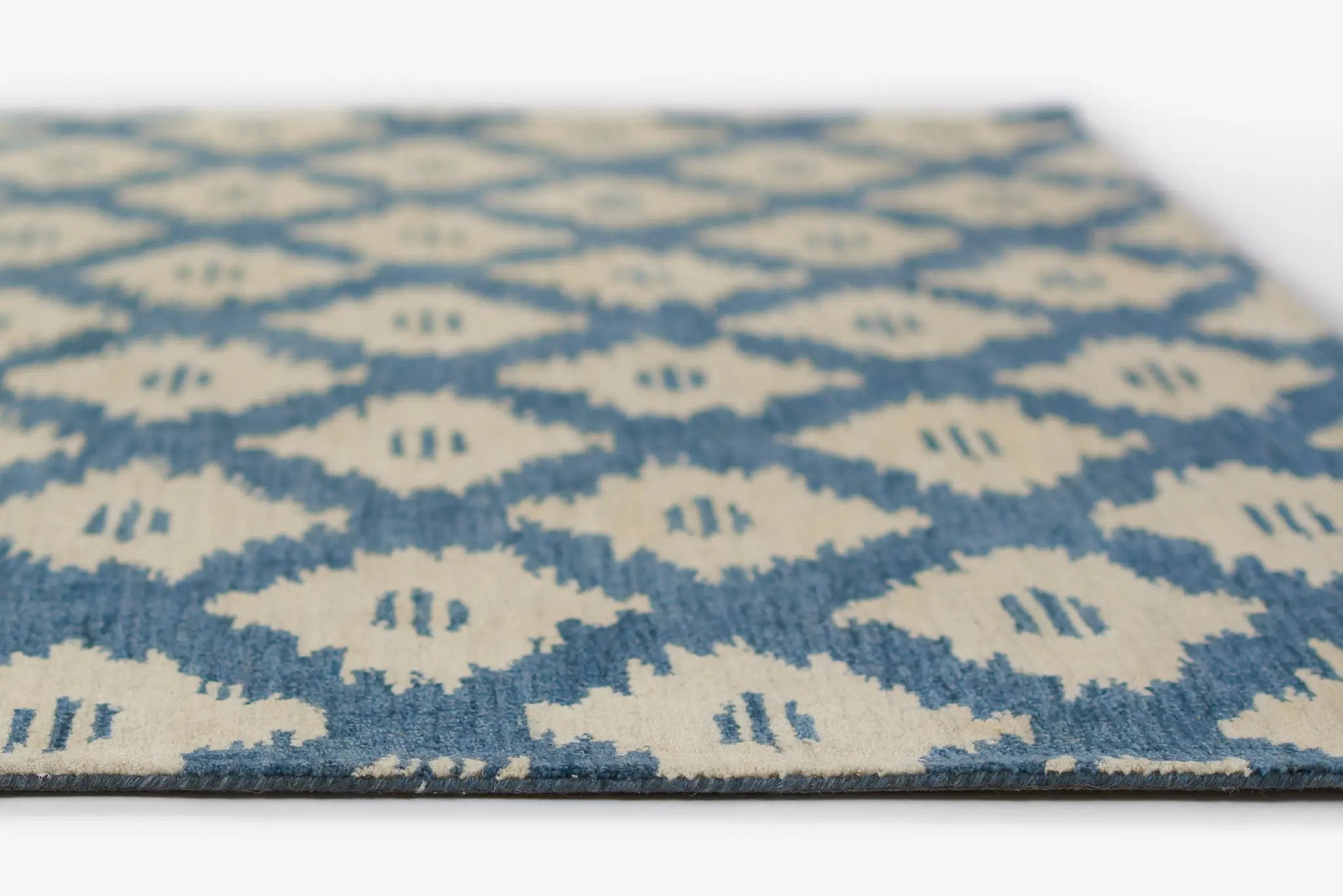 Leiden LEI-4 Slate Area Rug by Momeni