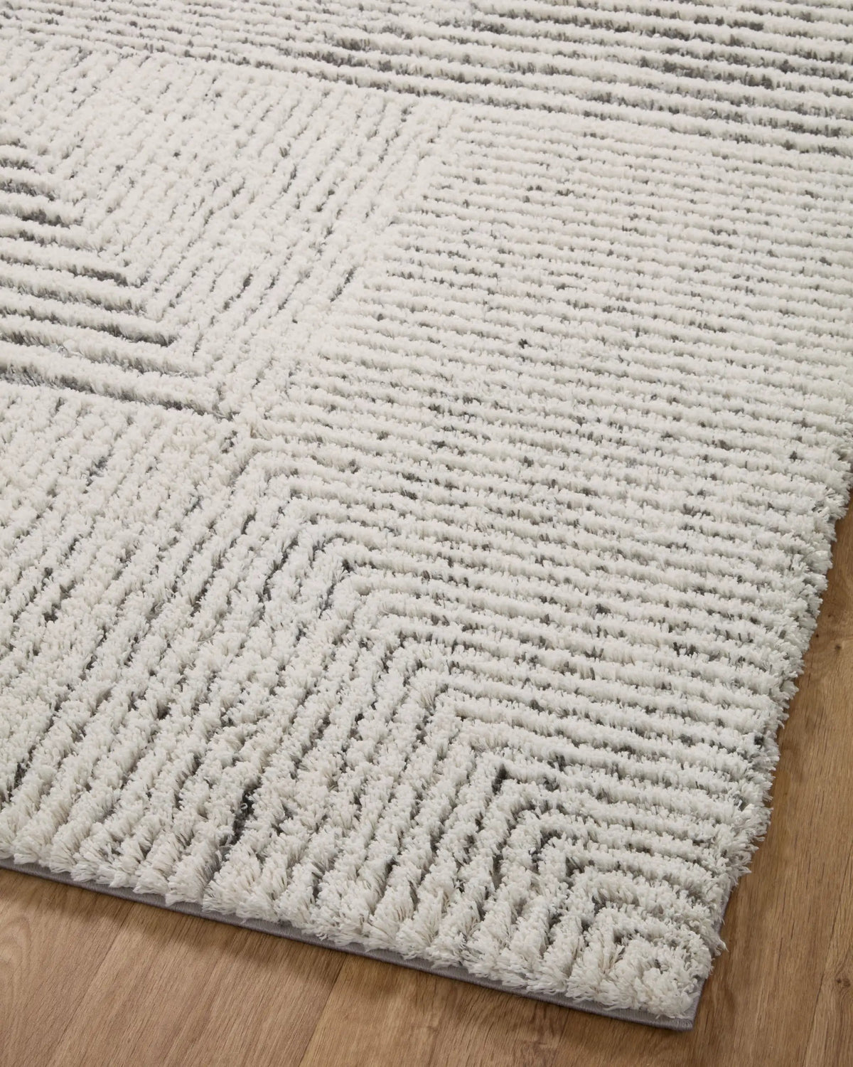Levitt Shag LEV-02 Ivory / Grey Area Rug by Loloi