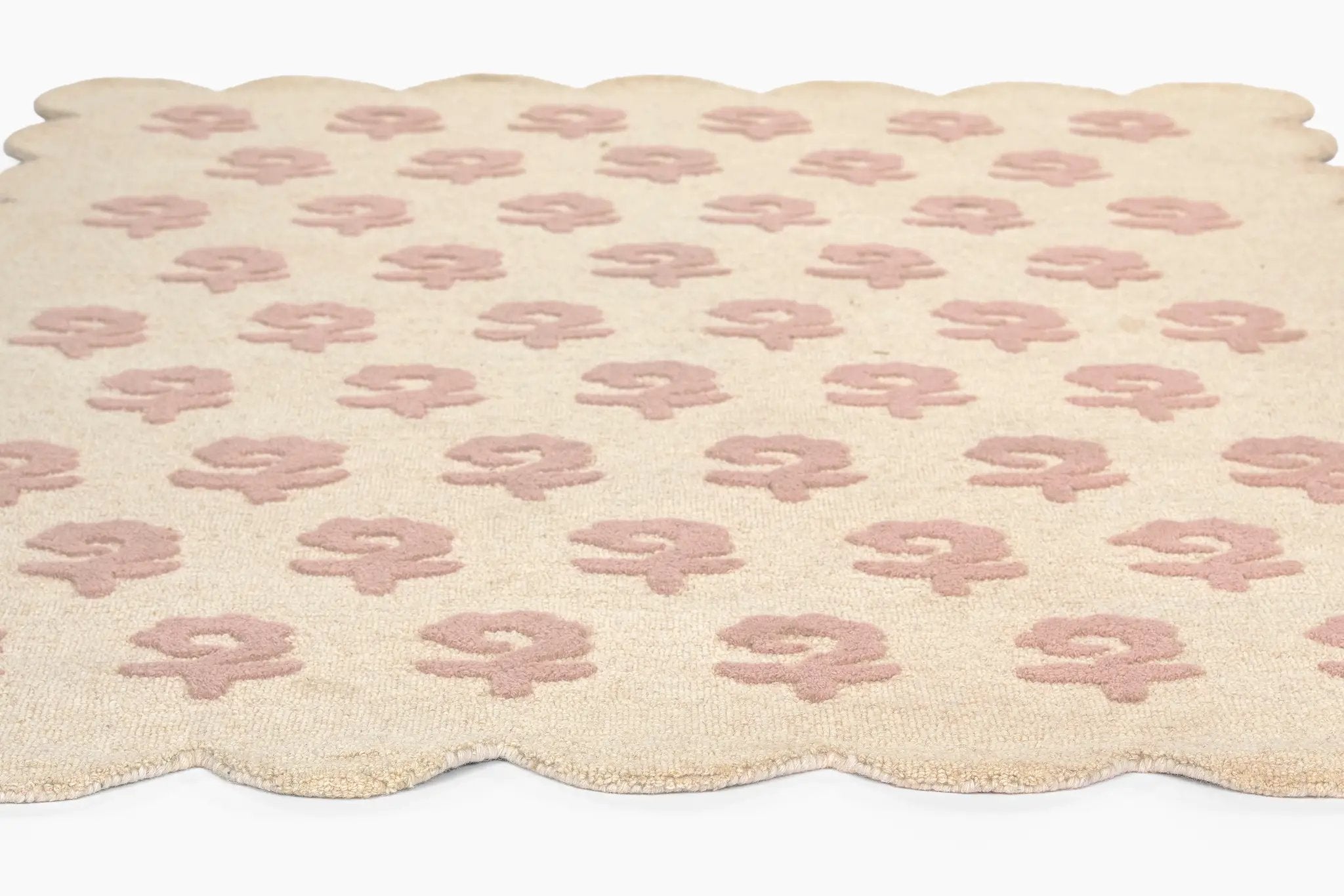 Lily LIY-2 Pink Area Rug by Momeni