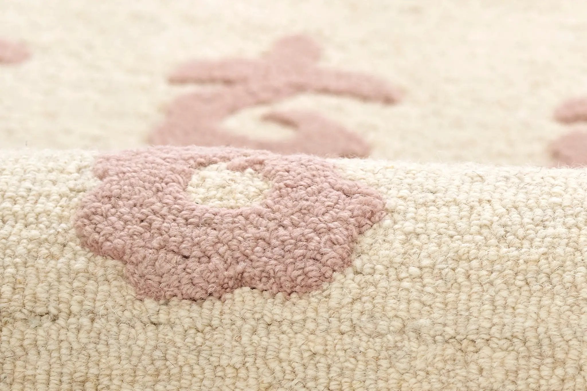 Lily LIY-2 Pink Area Rug by Momeni