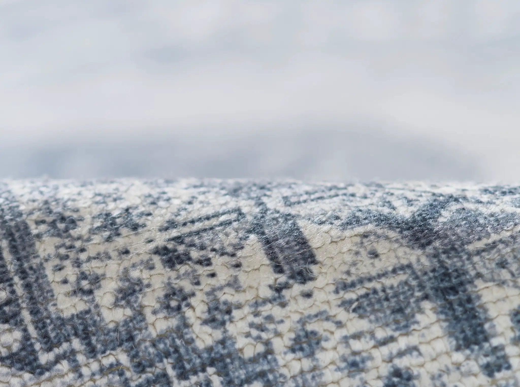 Luna LNA-1 Blue Area Rug by Momeni