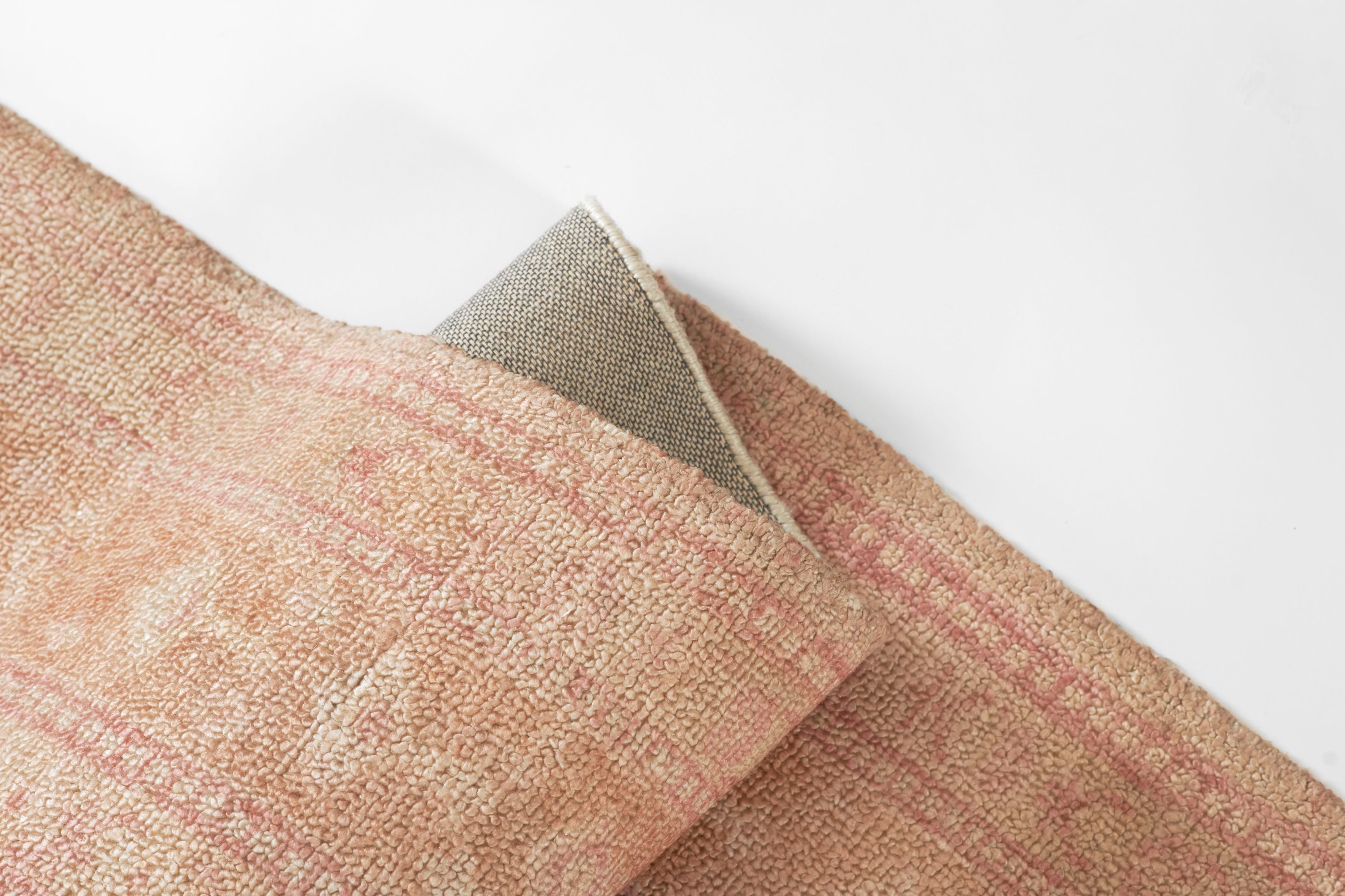 Momeni Luna LNA-3 Pink Hand Tufted Area Rug