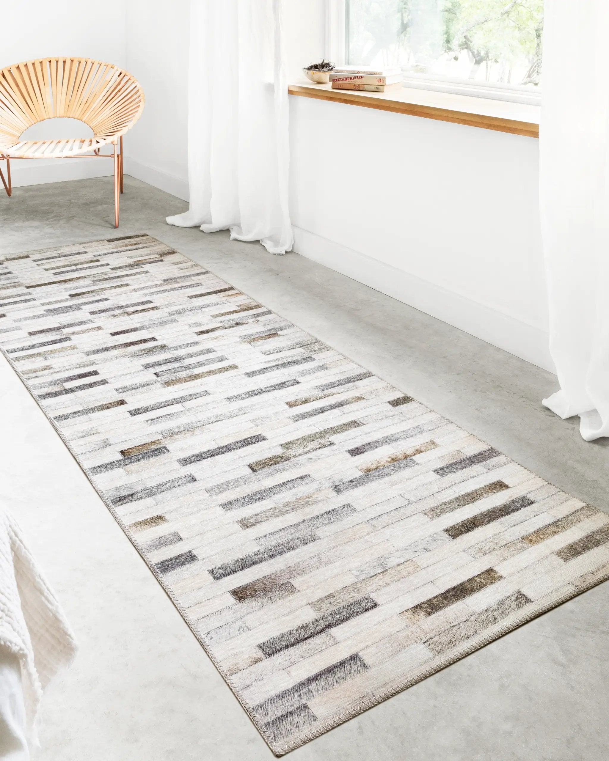 Maddox MAD-01 Ivory / Grey Area Rug by Loloi