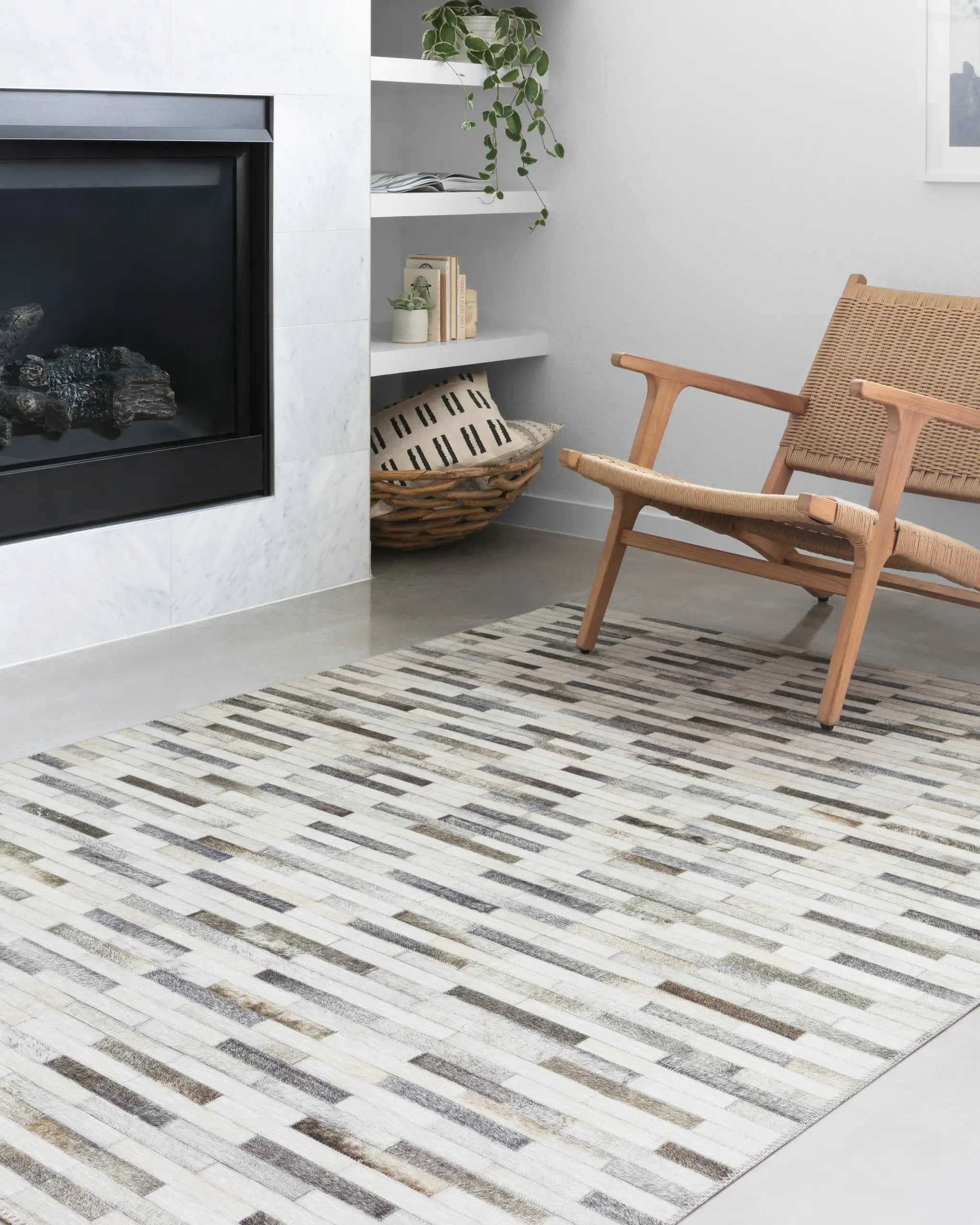 Maddox MAD-01 Ivory / Grey Area Rug by Loloi