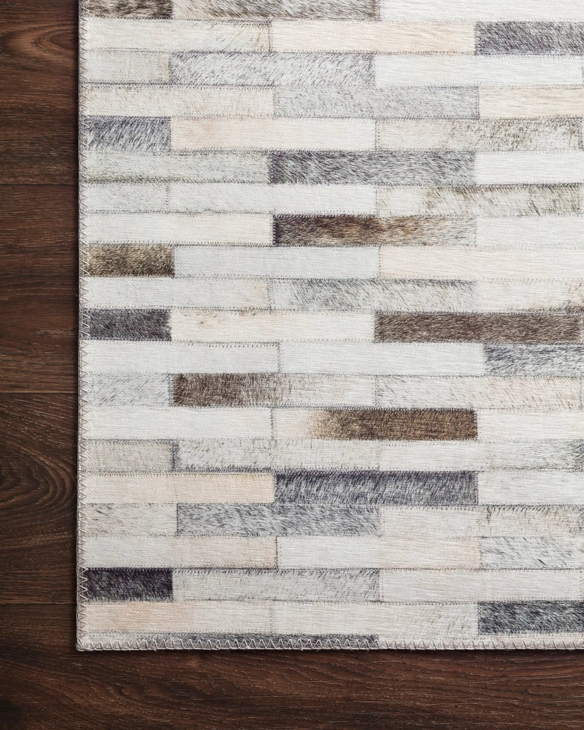 Maddox MAD-01 Ivory / Grey Area Rug by Loloi