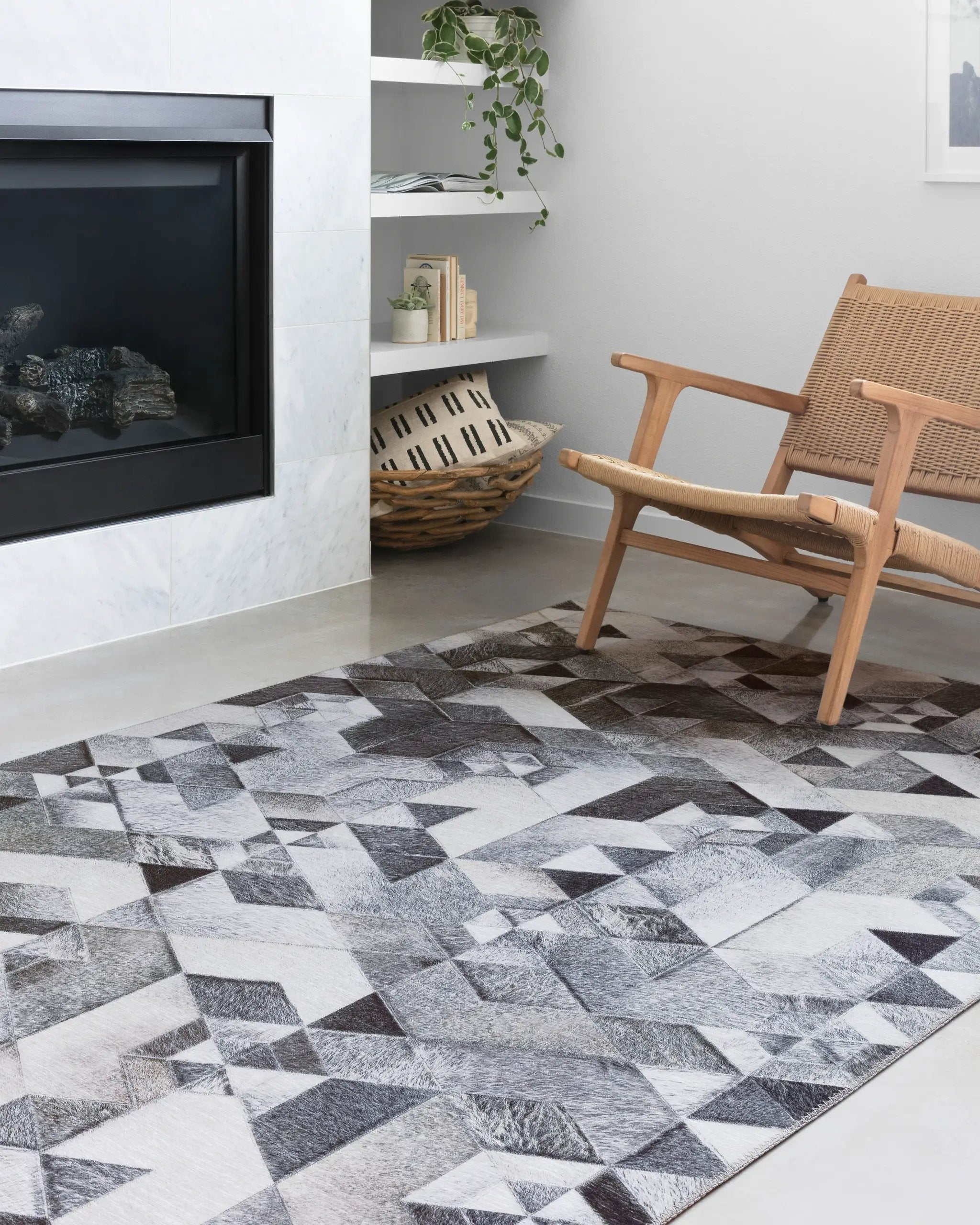 Maddox MAD-03 Grey / Ivory Area Rug by Loloi
