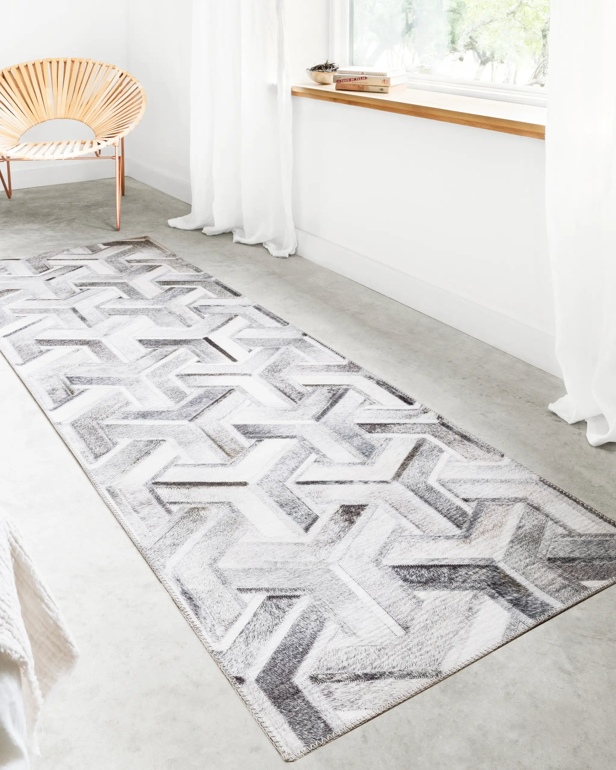 Maddox MAD-05 Silver / Ivory Area Rug by Loloi