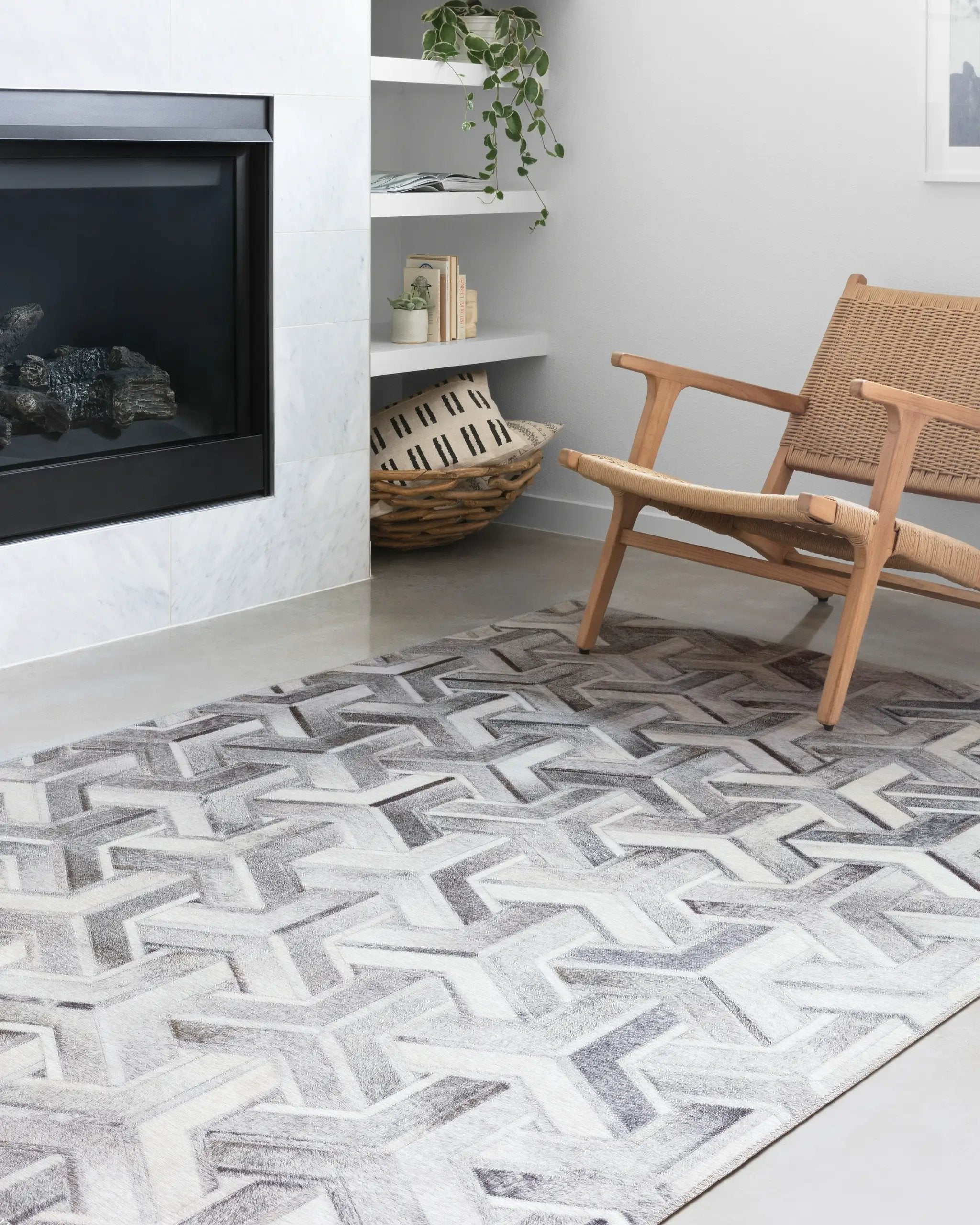 Maddox MAD-05 Silver / Ivory Area Rug by Loloi