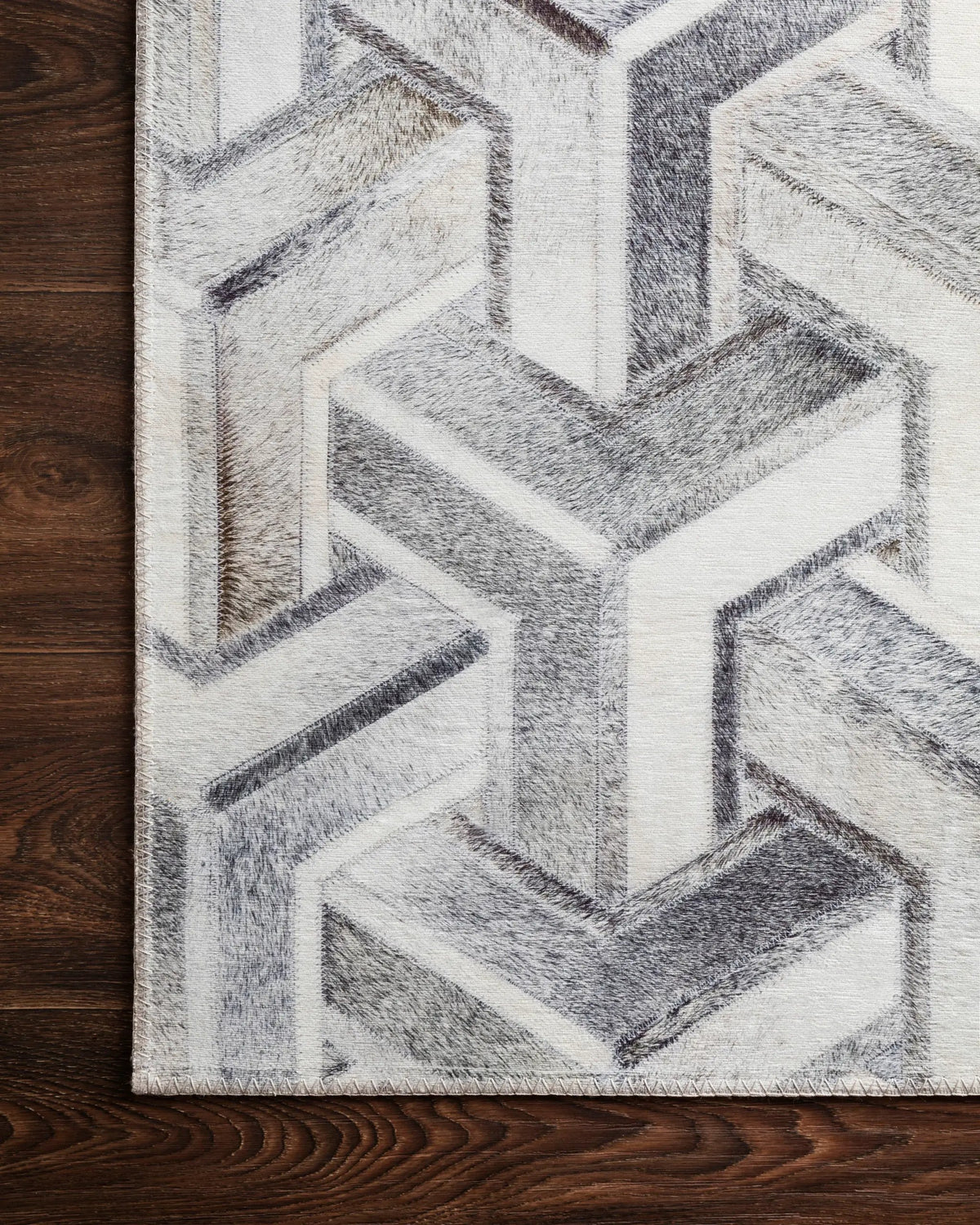 Maddox MAD-05 Silver / Ivory Area Rug by Loloi