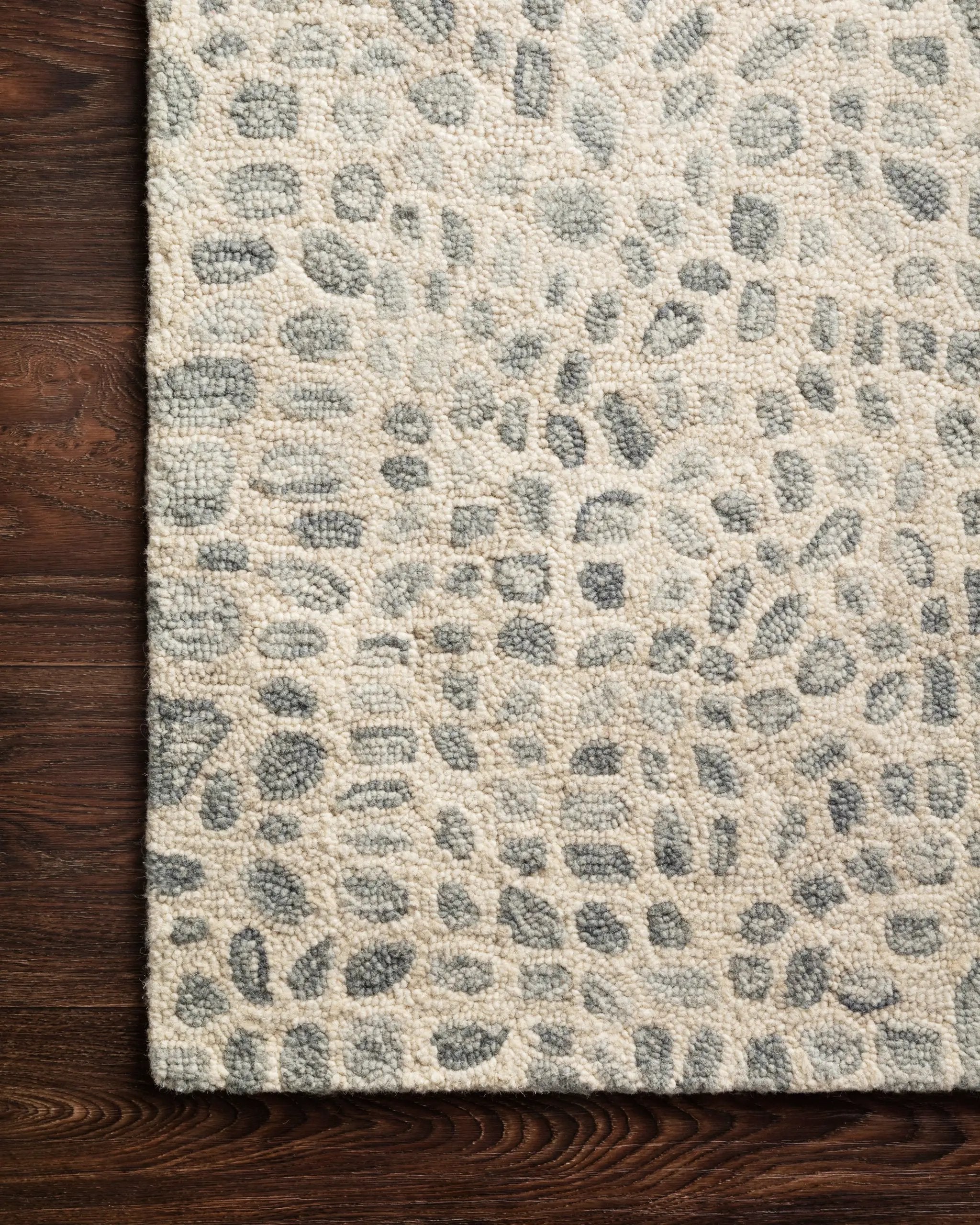 Masai MAS-03 Silver Grey / Ivory Area Rug by Loloi